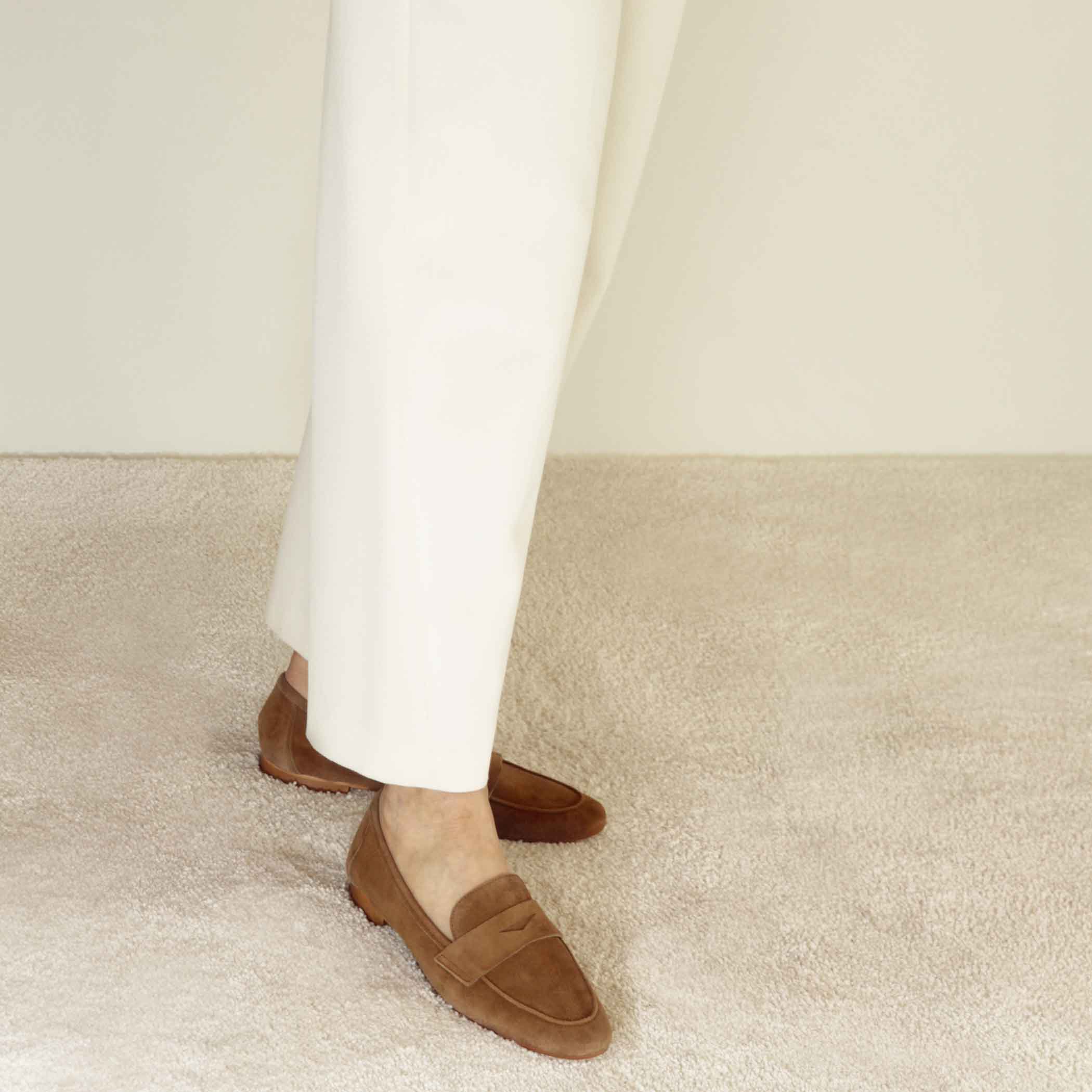 Mocassino da donna classico in pelle scamosciata colore marrone chiaro