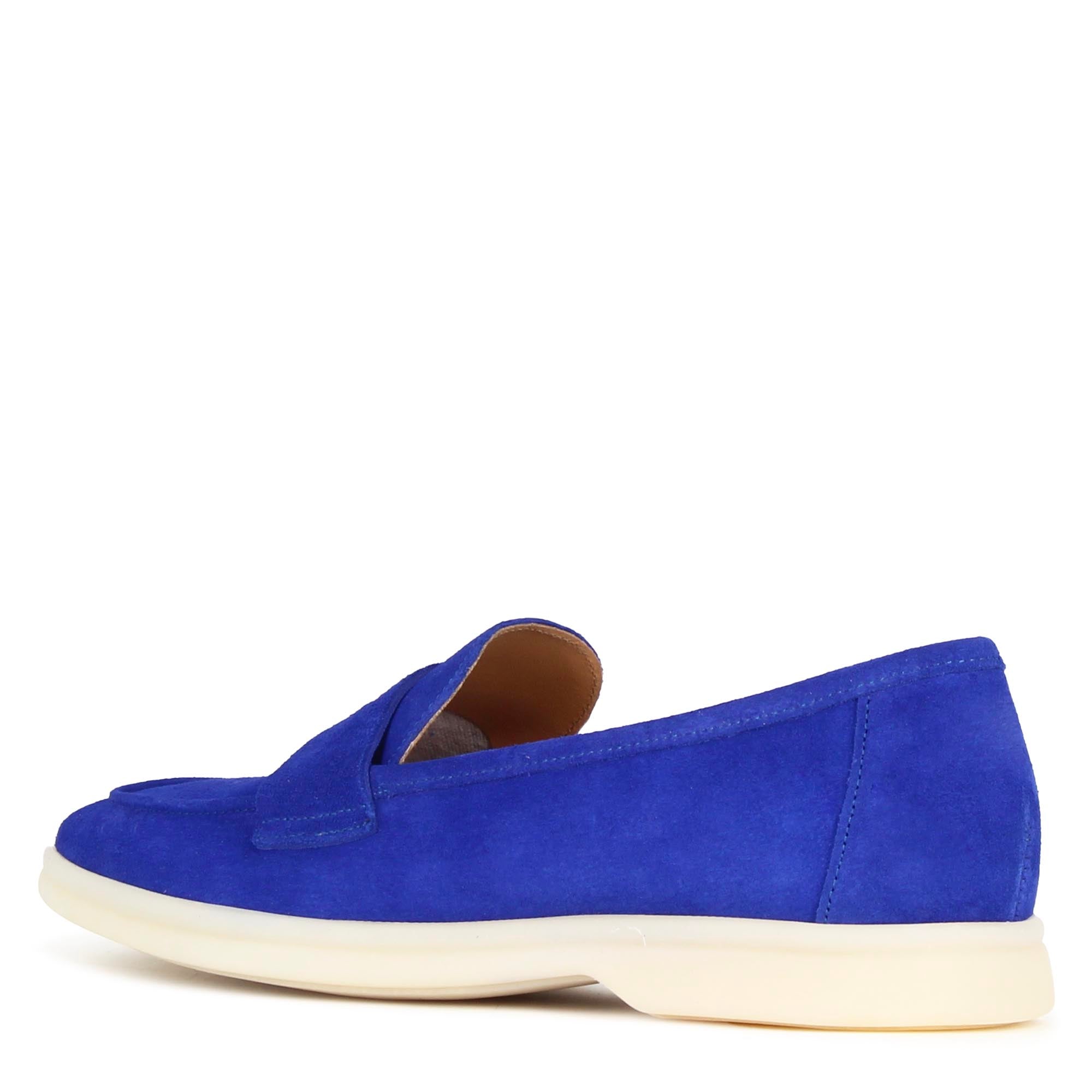 Klassischer blauer wildleder-mokassin für damen