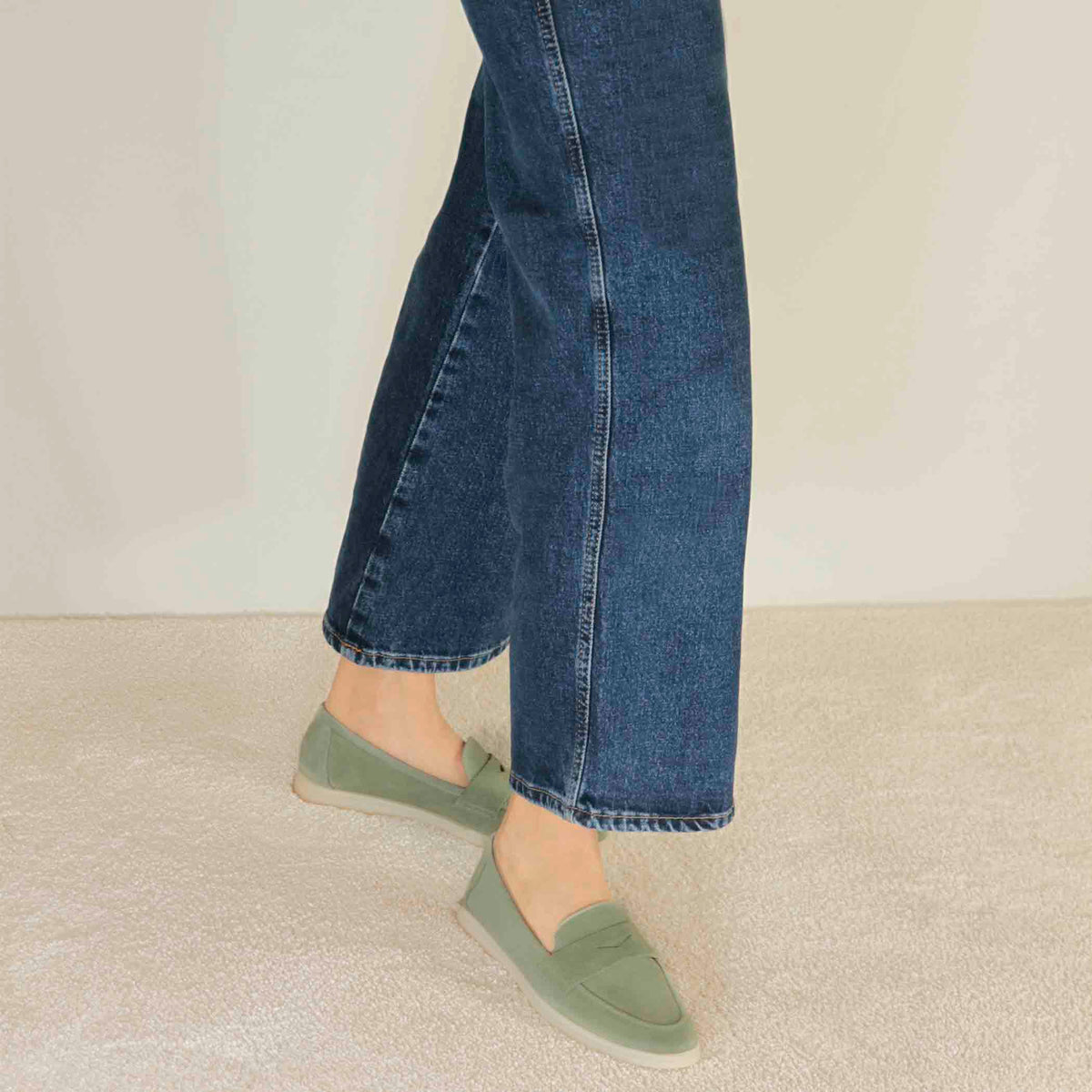 Classic women's moccasin in green suede