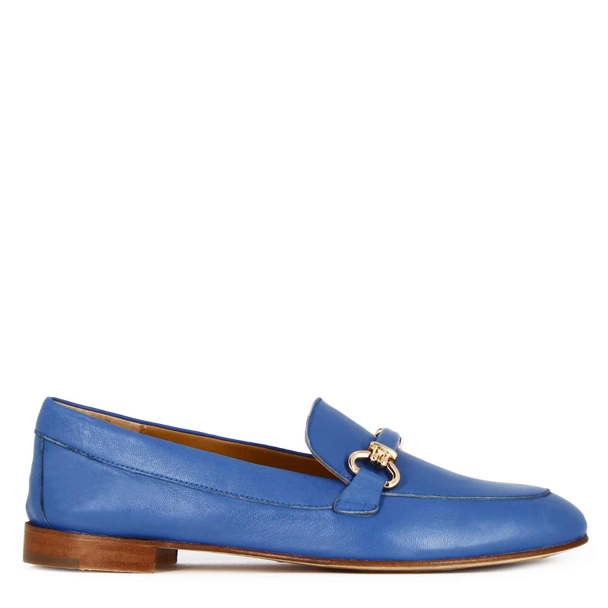 Women's moccasin with clamp and buckle in handmade blue leather