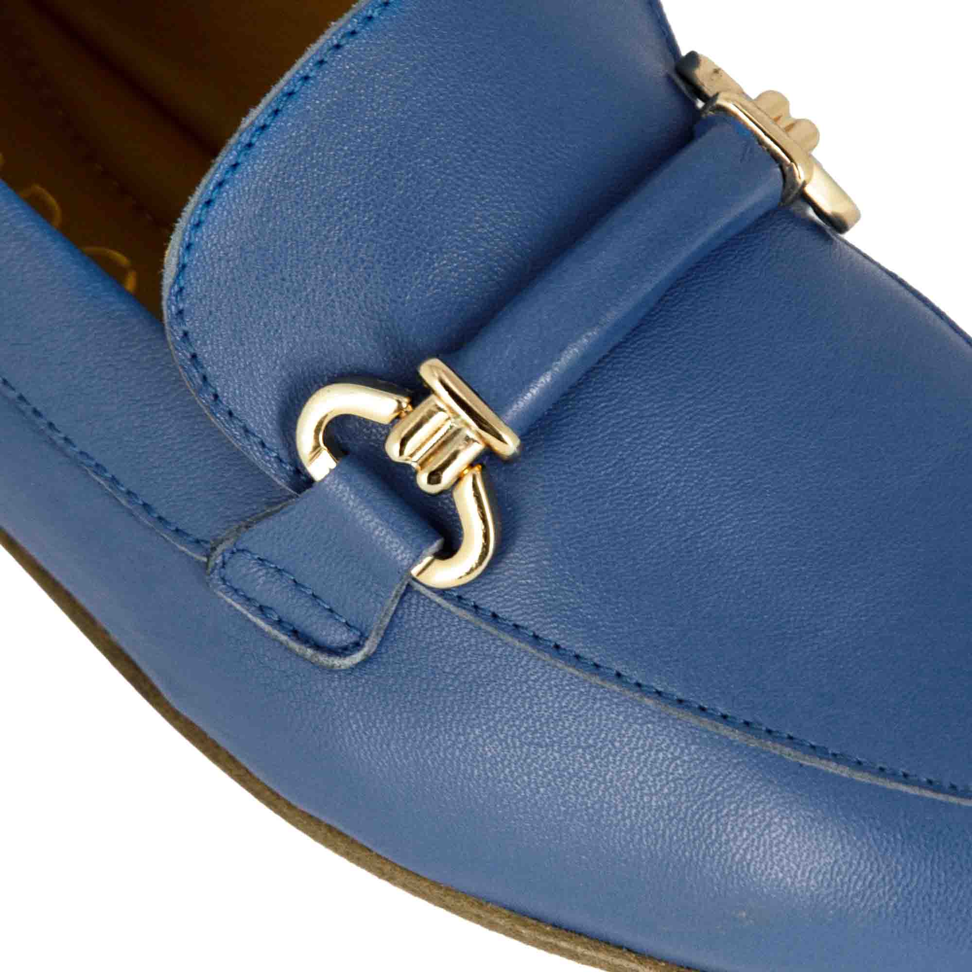 Women's moccasin with clamp and buckle in handmade blue leather