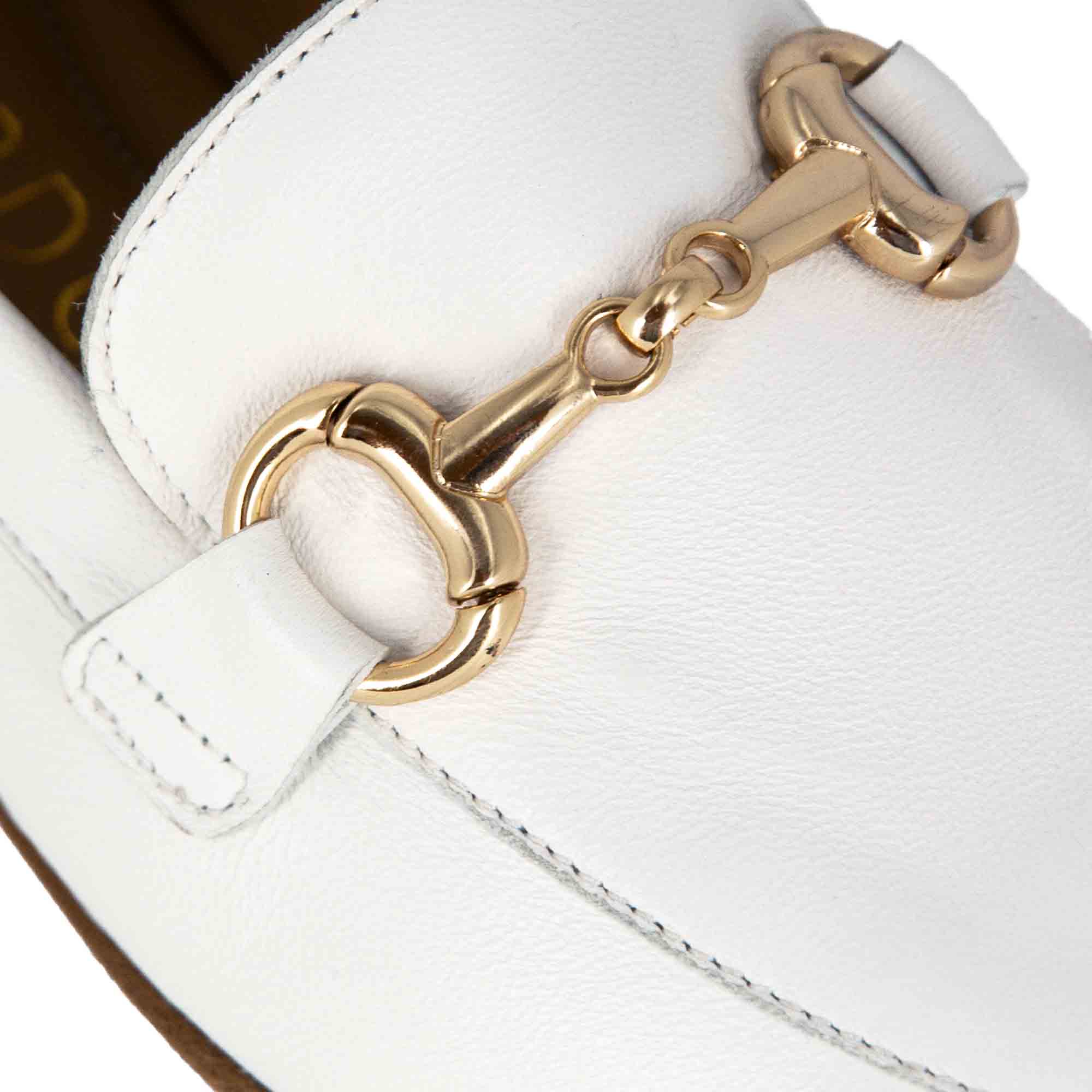 Classic women's moccasin with white leather clamp