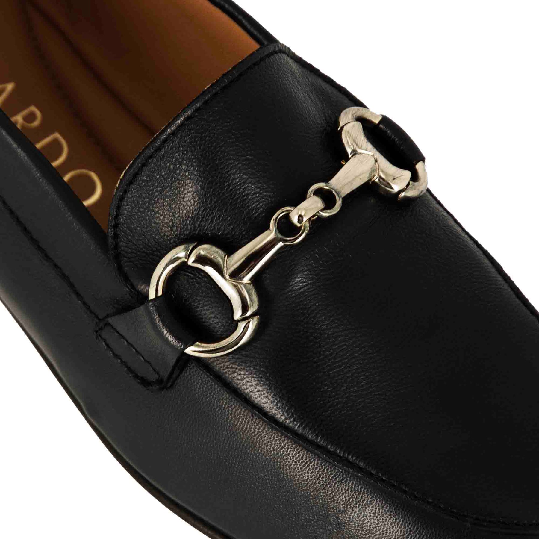 Classic women's moccasin with black leather clamp