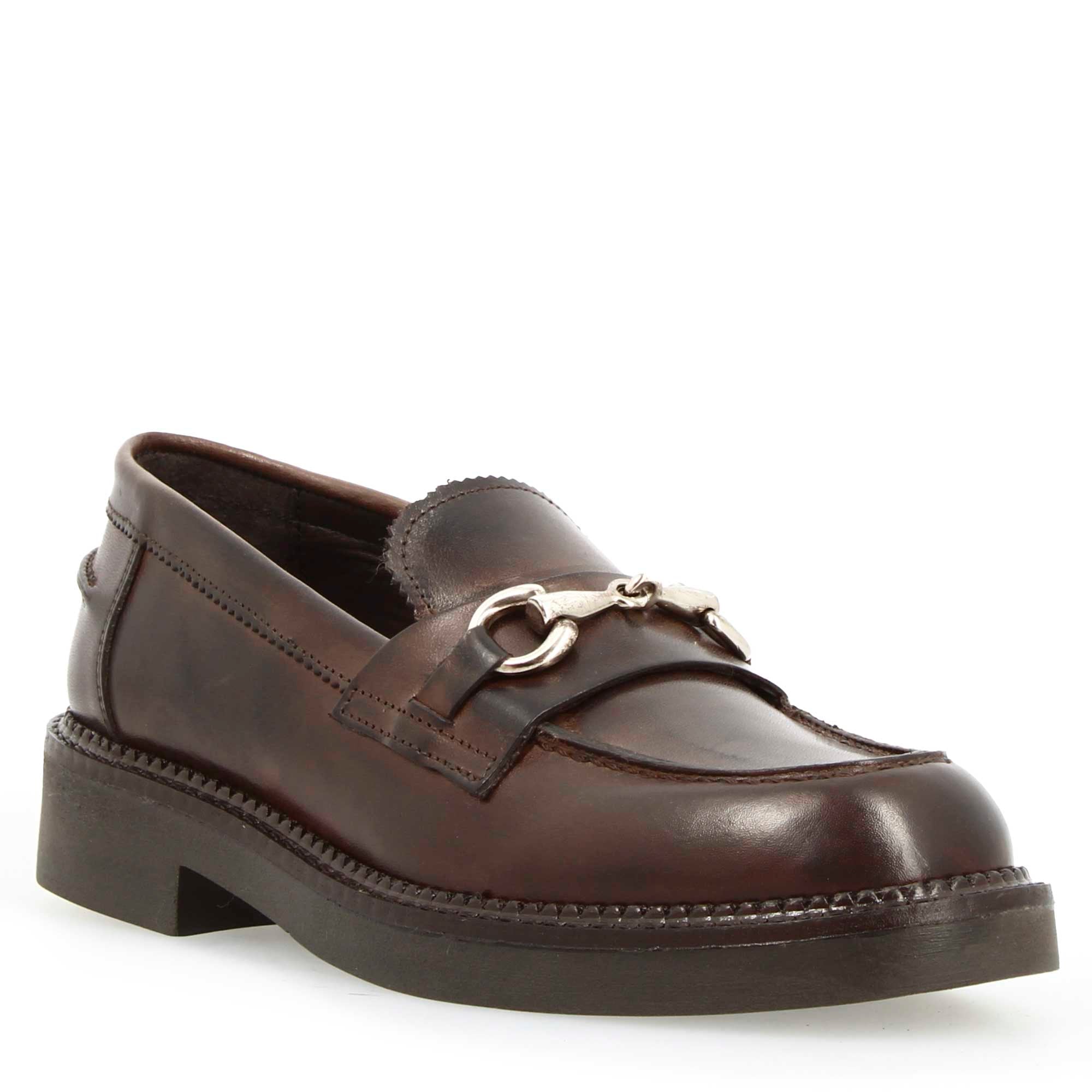 Women's loafer with sturdy sole in dark brown leather and buckle