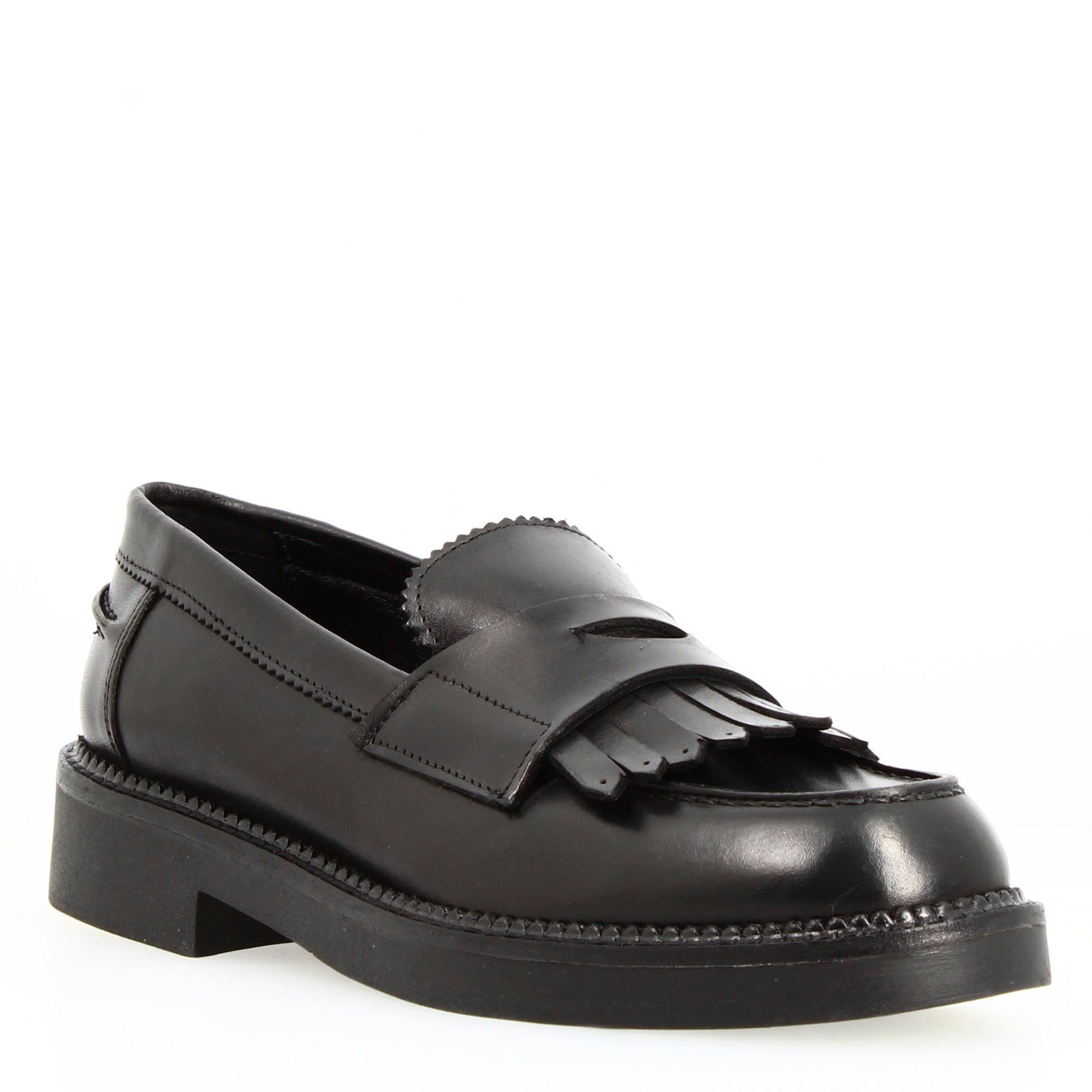 Women's loafer with sturdy black leather sole and fringes