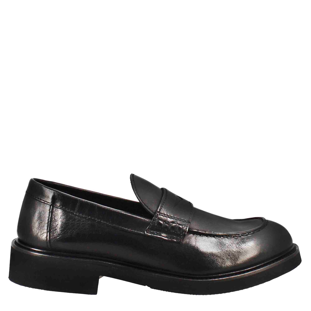 Paupa women's moccasin in black washed leather
