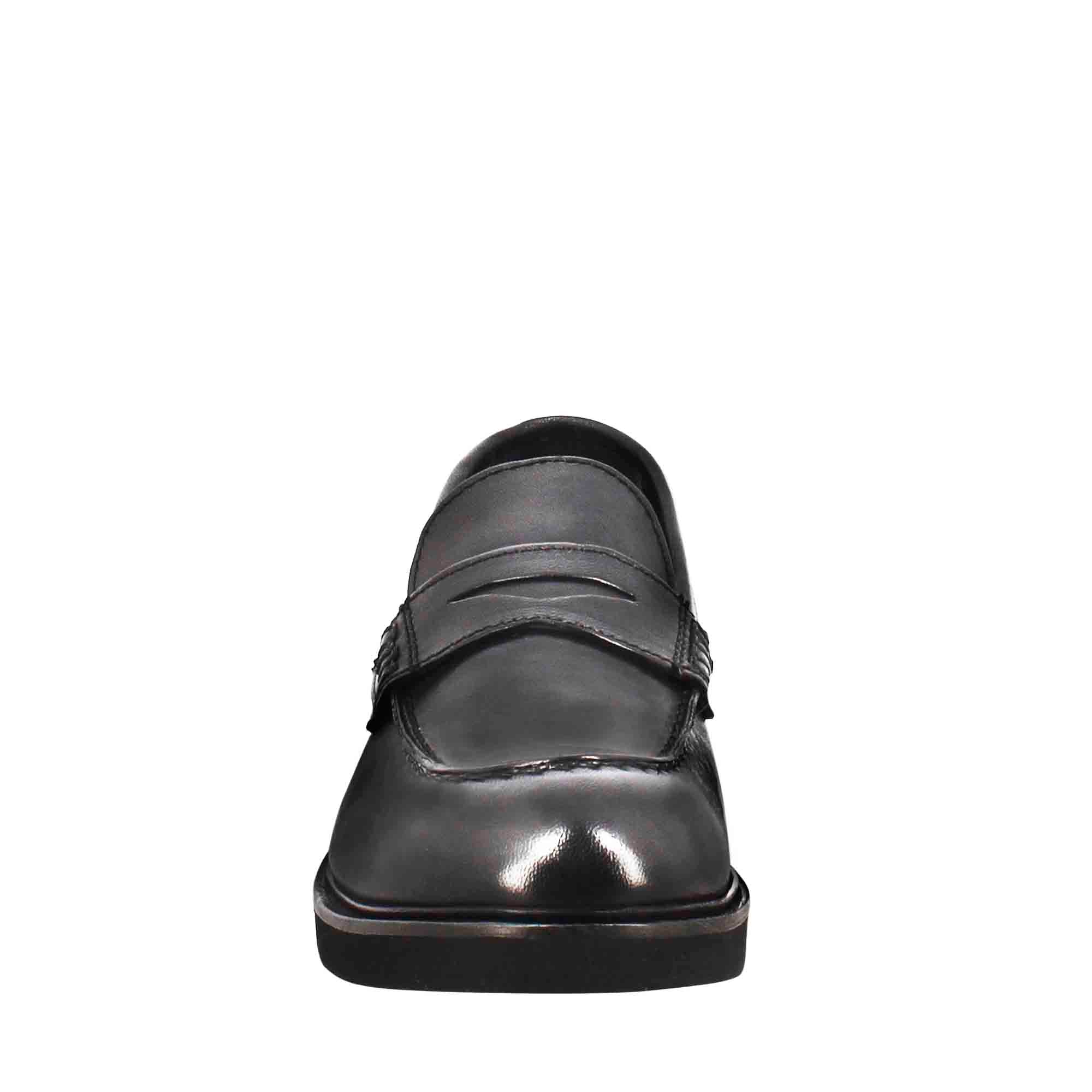 Mocassino da donna paupa in pelle lavata colore nero