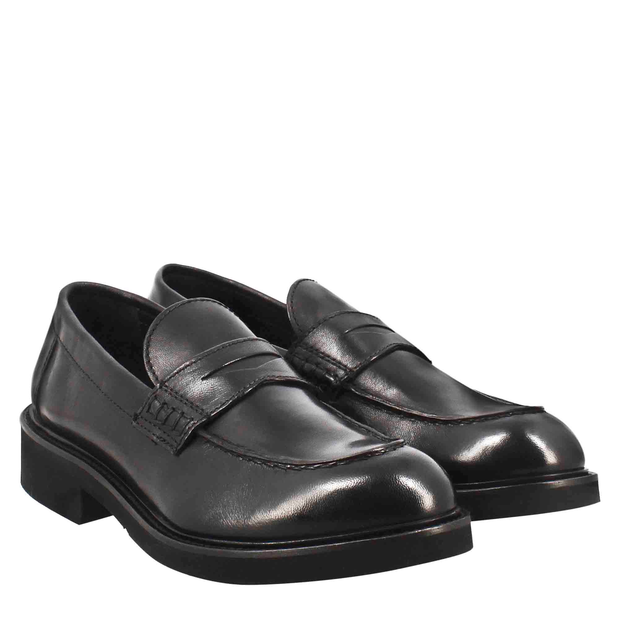 Mocassino da donna paupa in pelle lavata colore nero