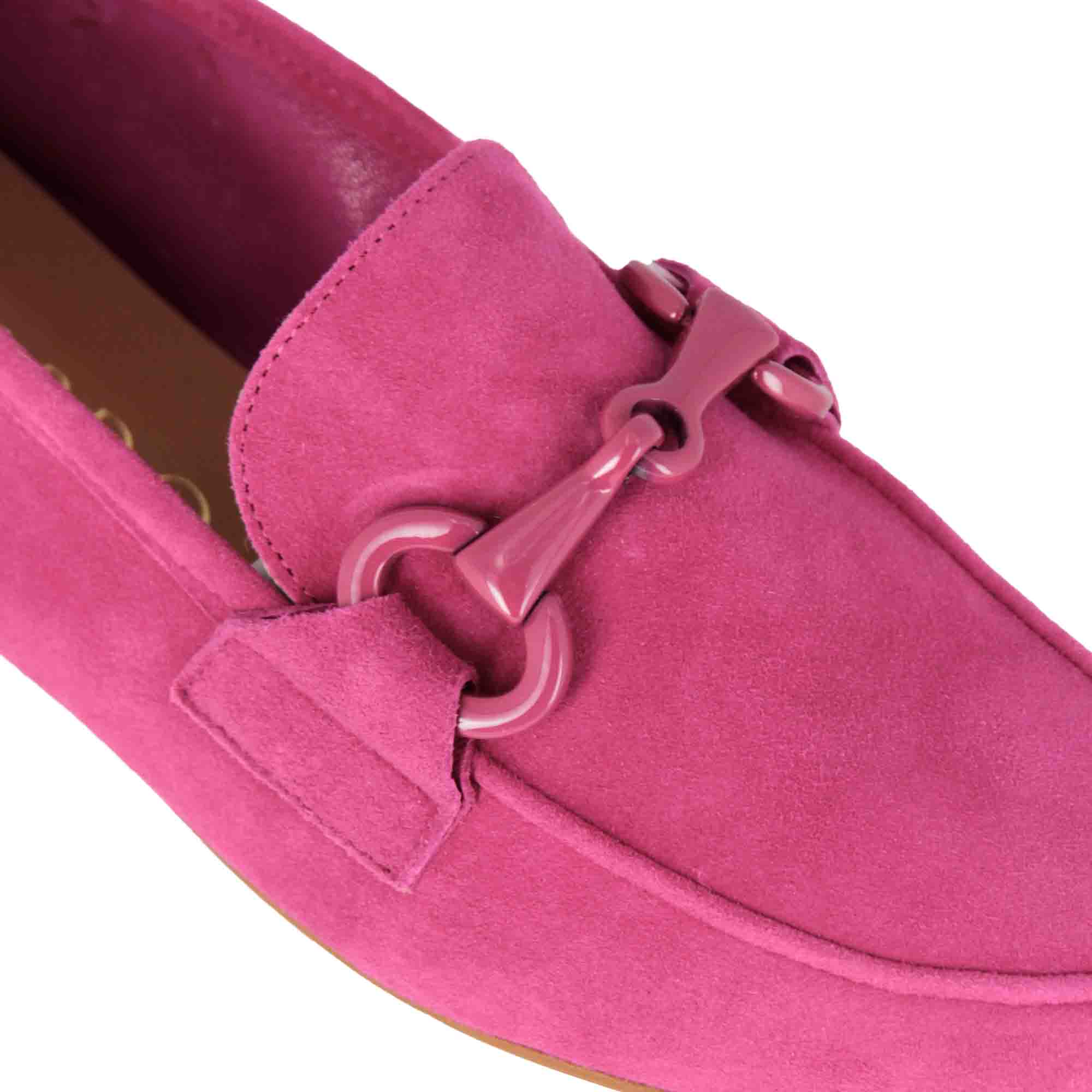 Mocassin pour femme en daim avec mors de couleur fuchsia