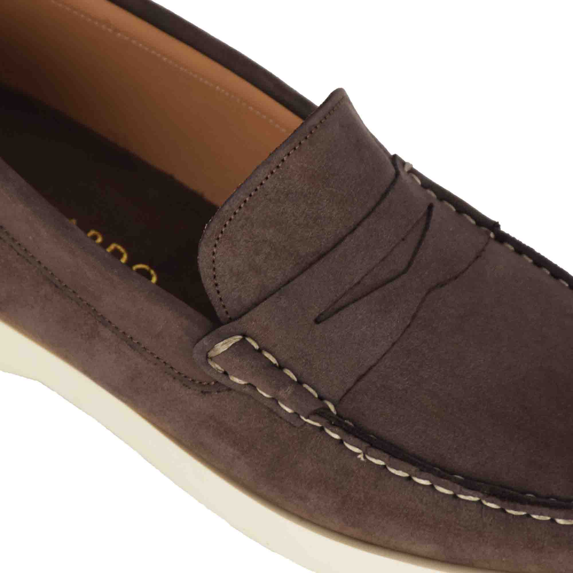 Mocassin bateau décontracté pour hommes en cuir marron foncé