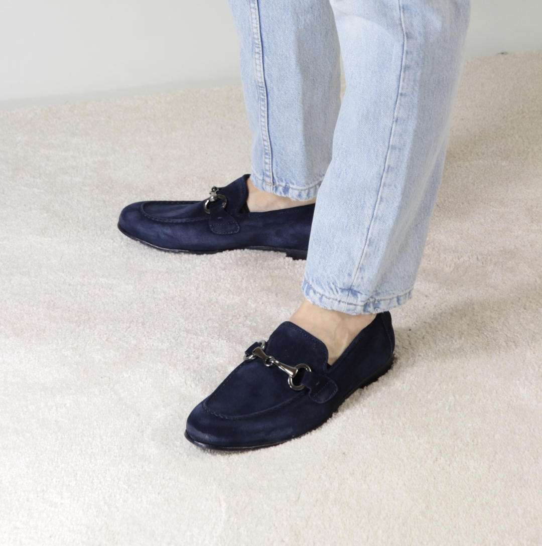 Men's moccasin in blue suede with silver clamp