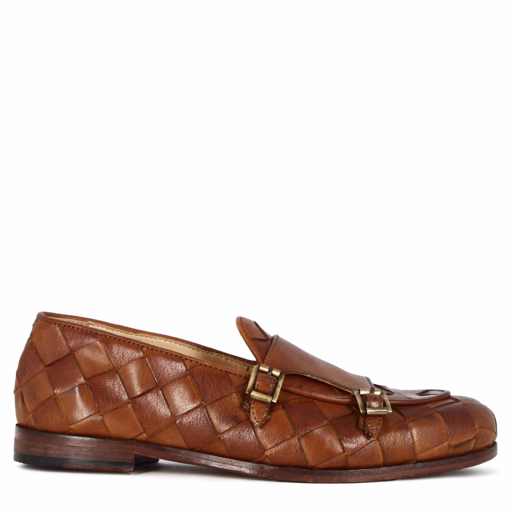 Mocassin marron à double boucle dorée pour homme en cuir tressé