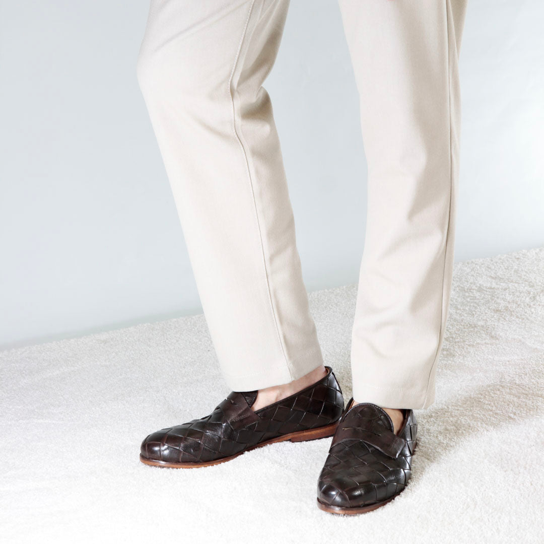 Men's elegant vintage dark brown loafer in woven leather