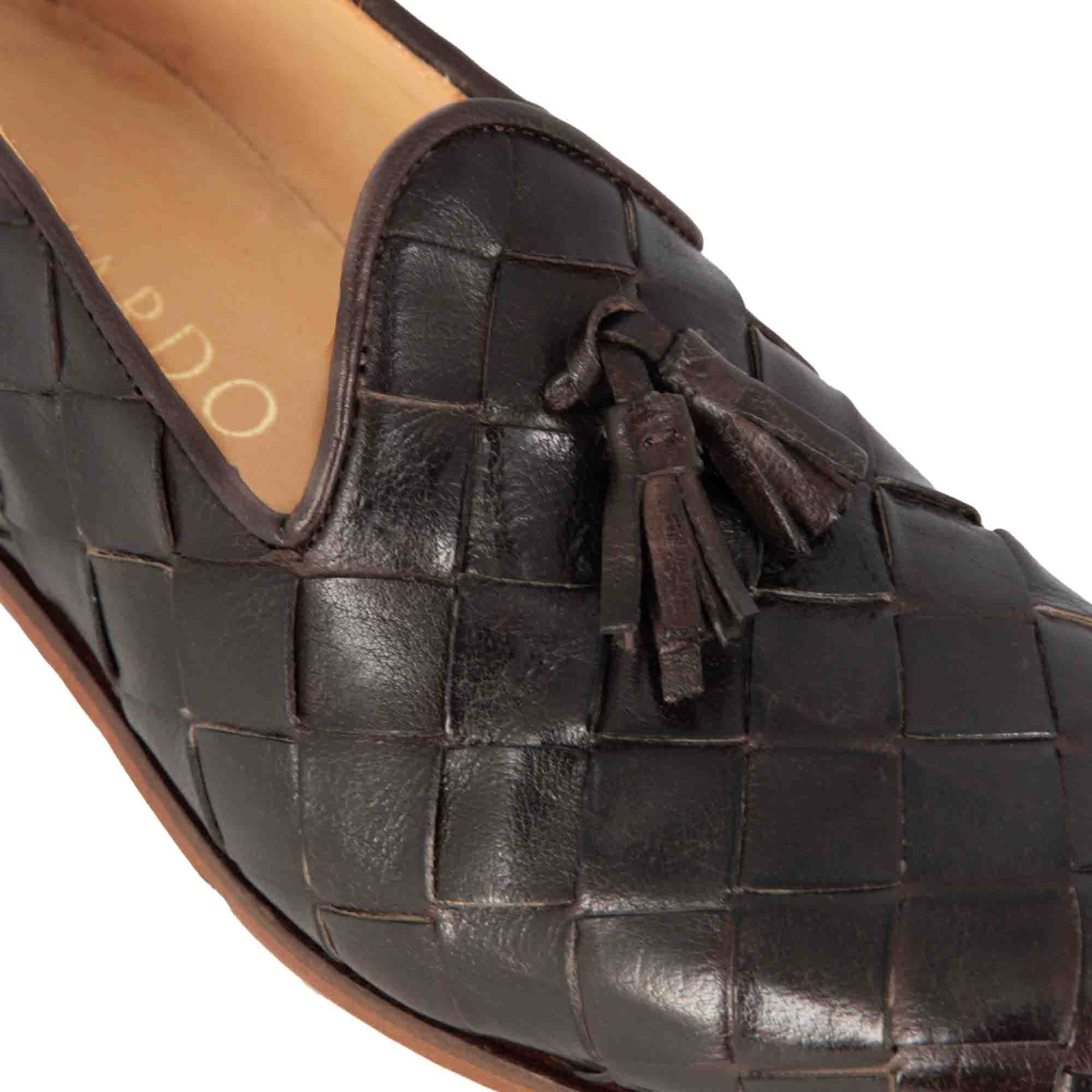 Mocassins homme à pompons en cuir tressé marron foncé