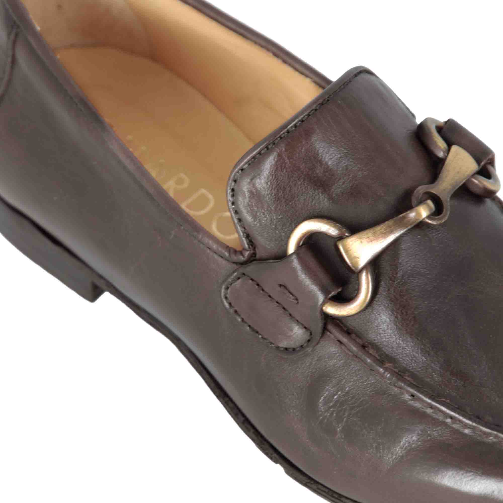 Mocassins en cuir marron foncé pour hommes avec mors de cheval