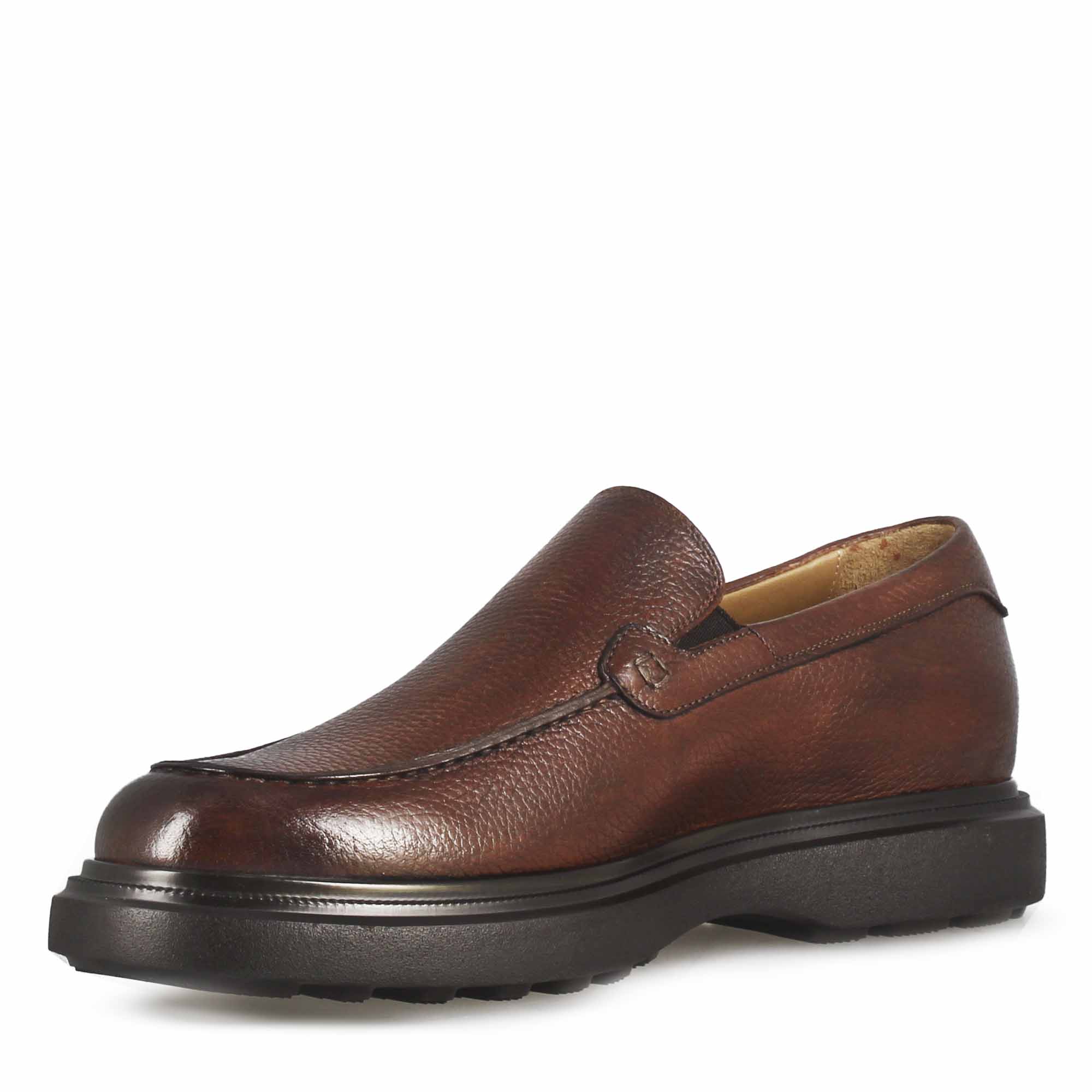 Men's moccasin in brown hammered leather and rubber sole