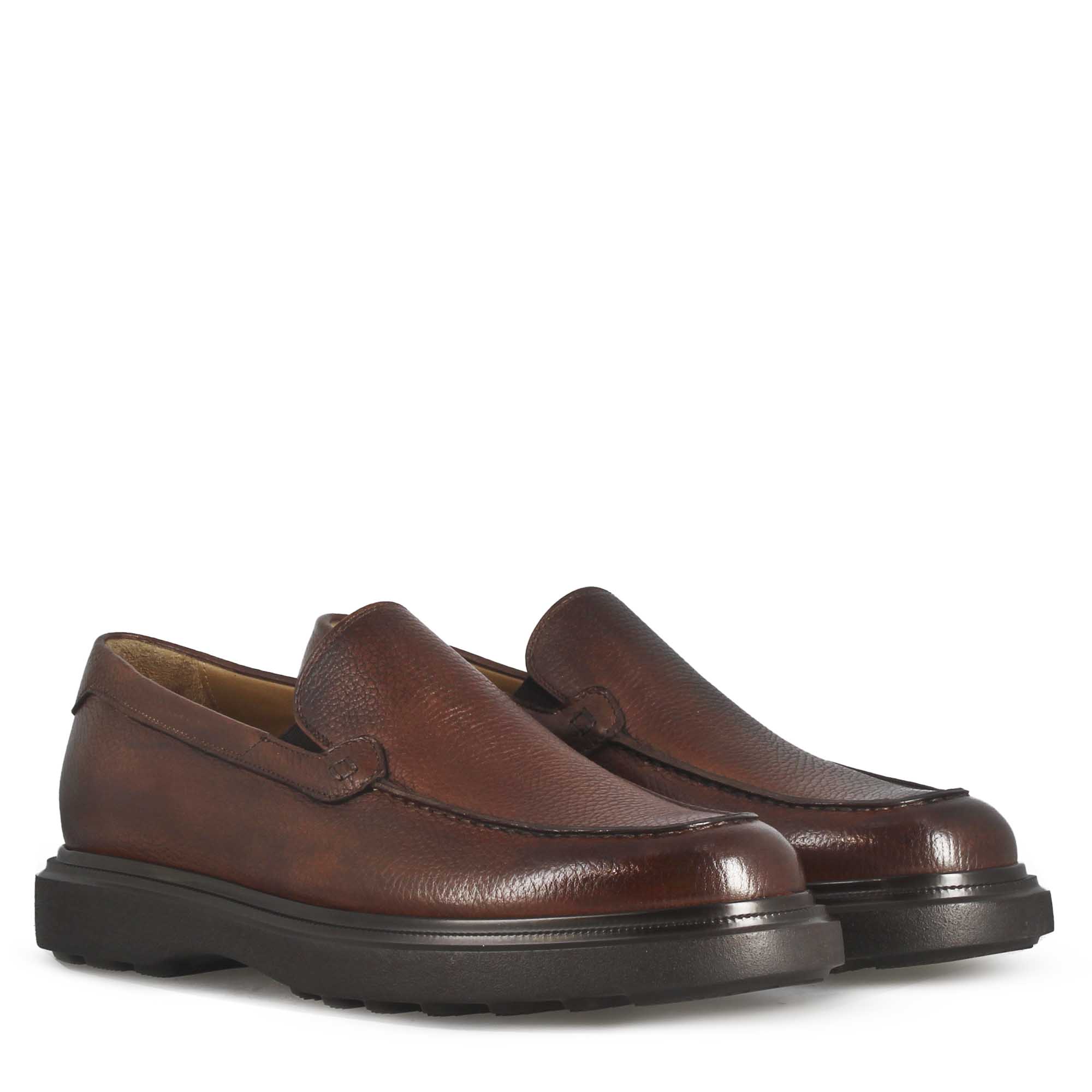 Men's moccasin in brown hammered leather and rubber sole