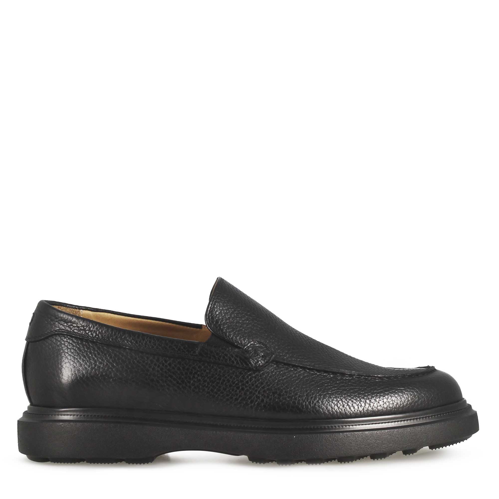 Mocassino da uomo in pelle martellata colore nero e suola in gomma
