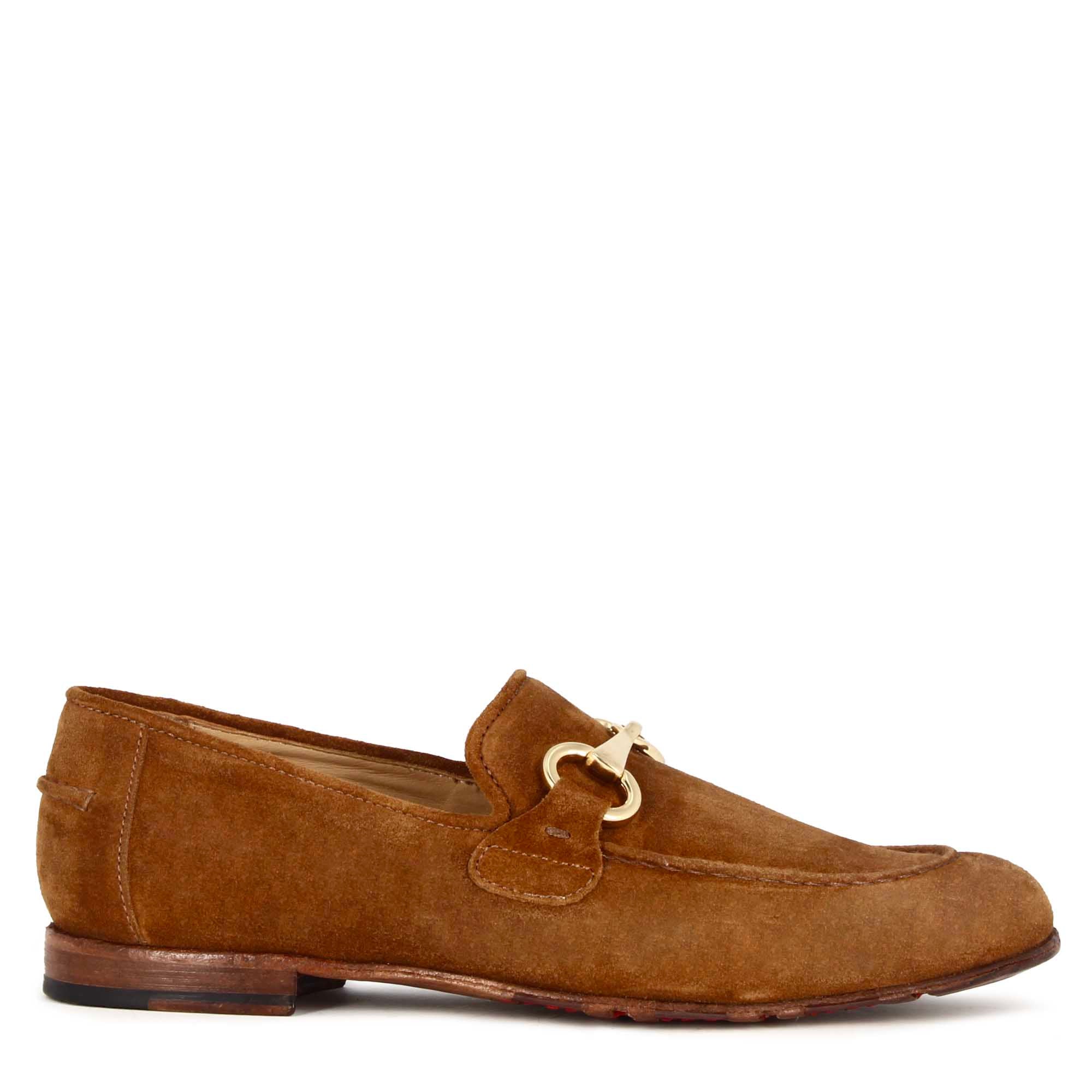 Men's moccasin in light brown suede with gold-coloured clamp