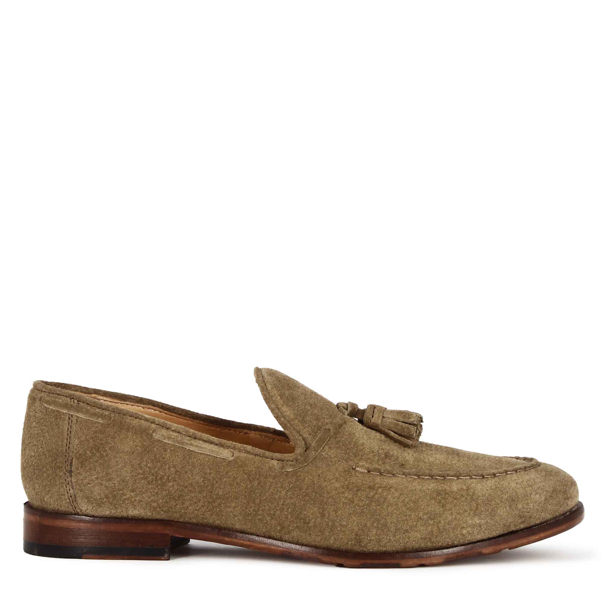 Mocassin en daim fait à la main avec des glands beiges