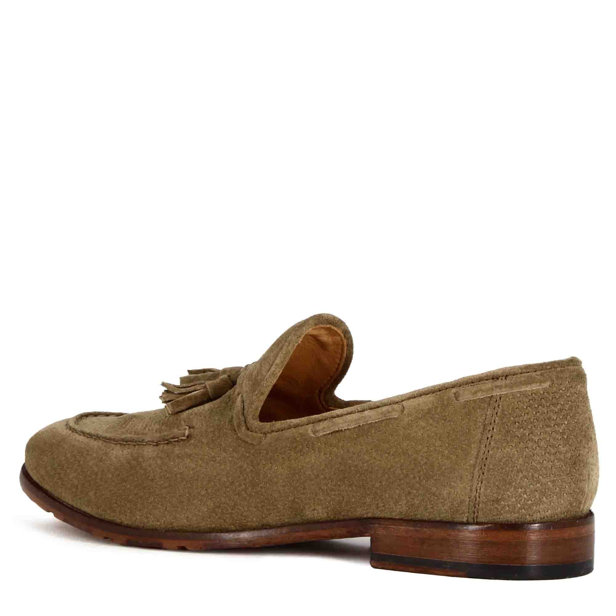 Mocassin en daim fait à la main avec des glands beiges