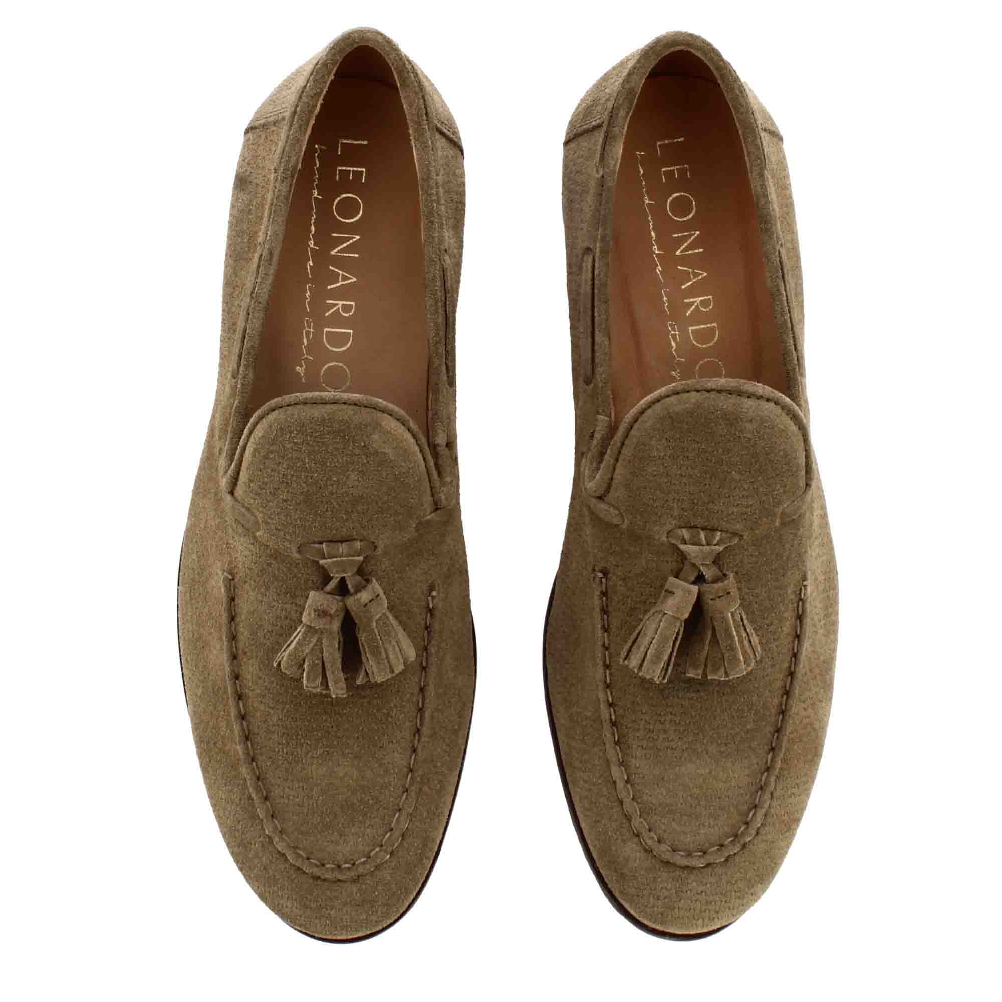 Mocassin en daim fait à la main avec des glands beiges