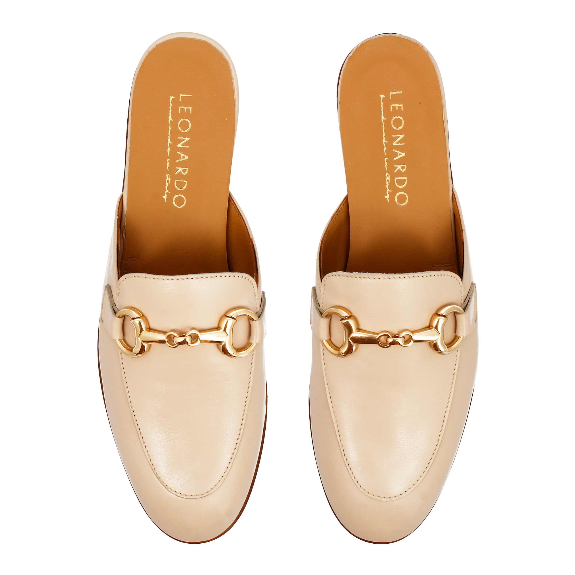 Sabot bianca con fibbia dorata e fondo in vero cuoio - LeonardoShoes