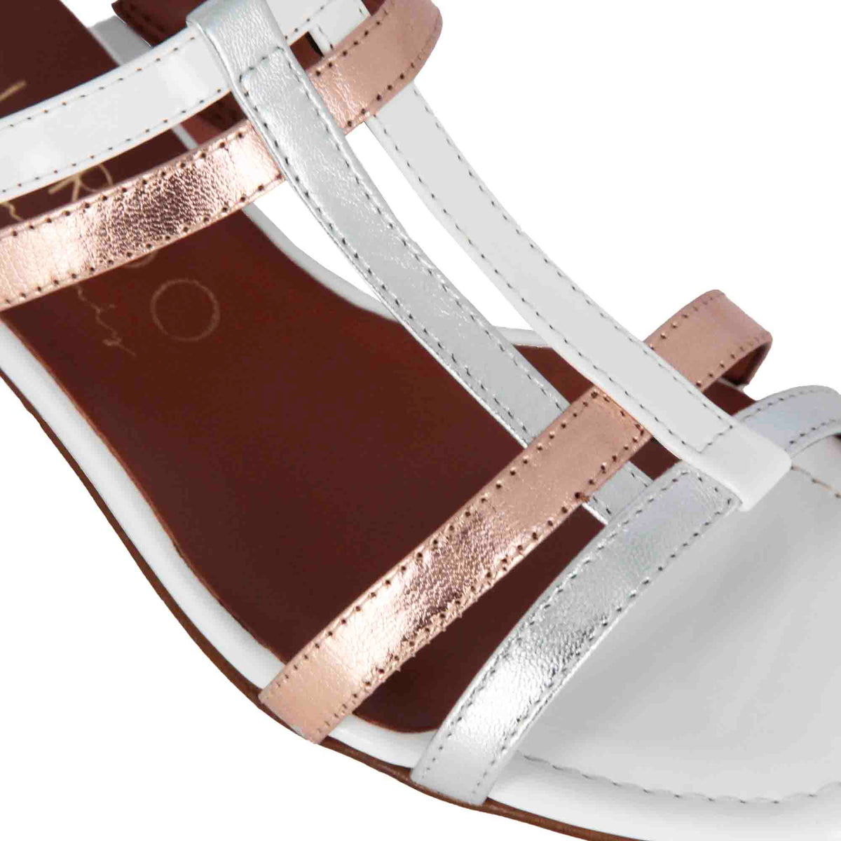 Sandalo da donna con fasce in pelle verniciata colore bianco e argento
