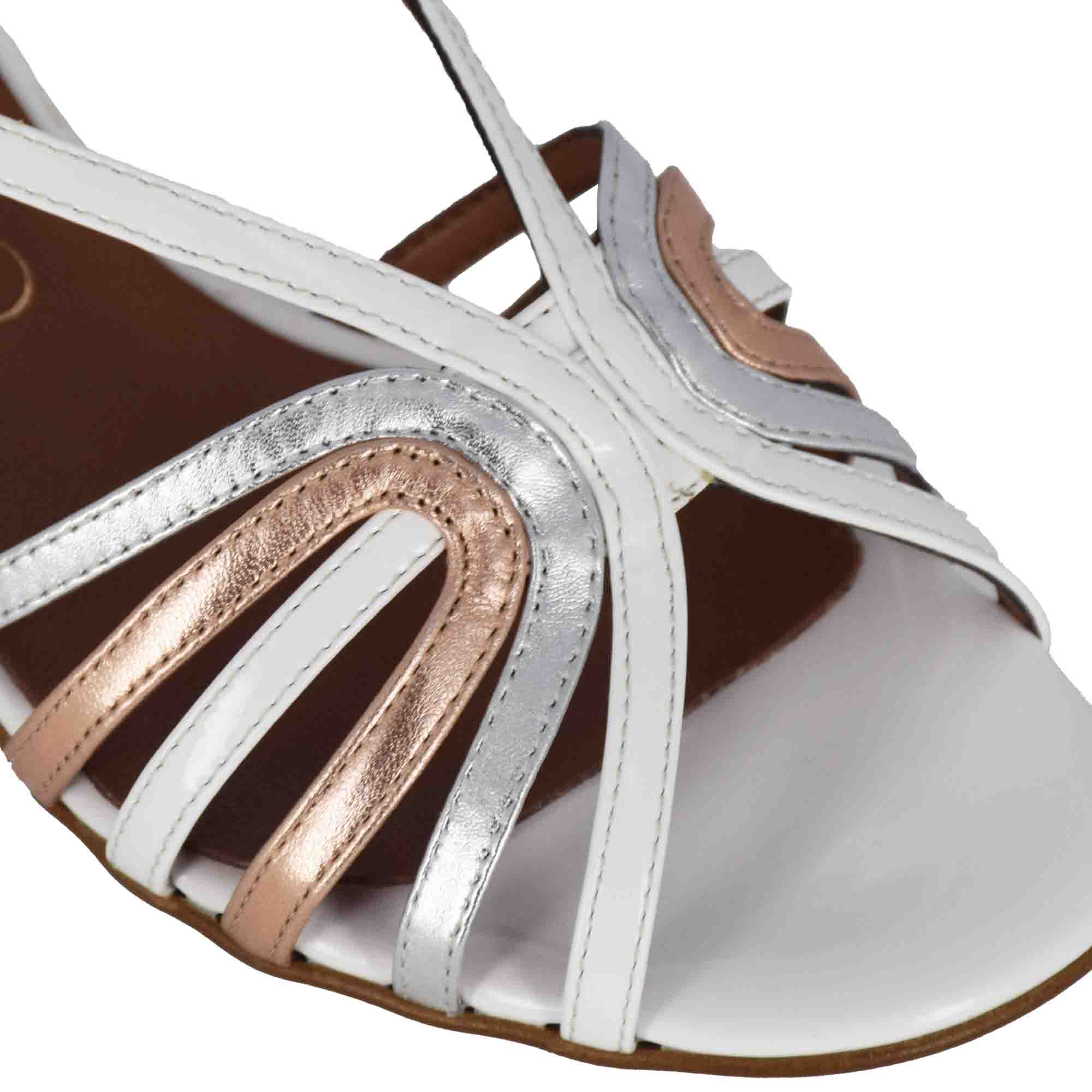 Sandalo bianco da donna con fasce in pelle laminata rame e argento