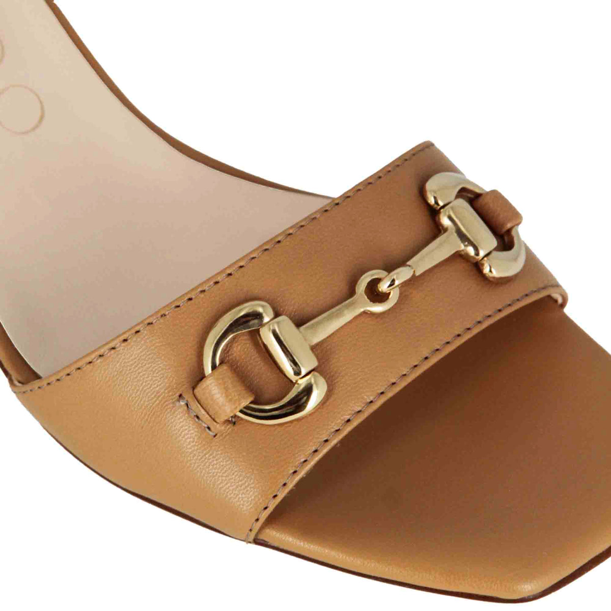 Sandalo da donna in pelle colore marrone con morsetto fatto a mano