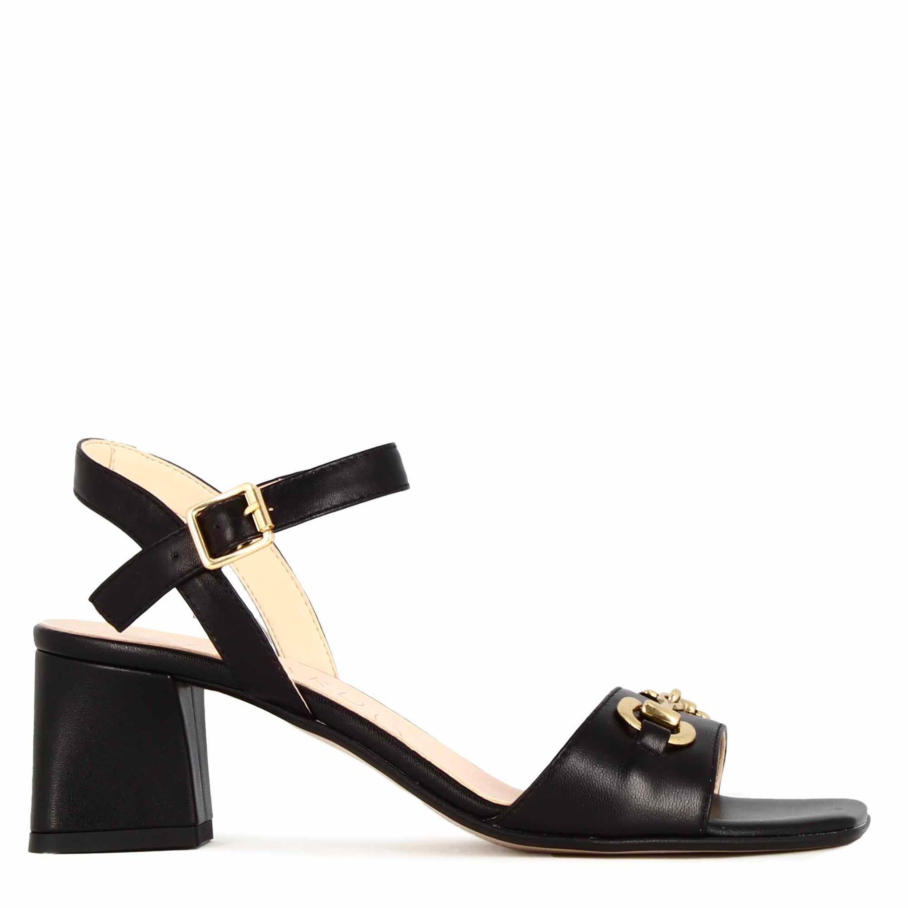 Women's sandal in black leather with handmade clamp