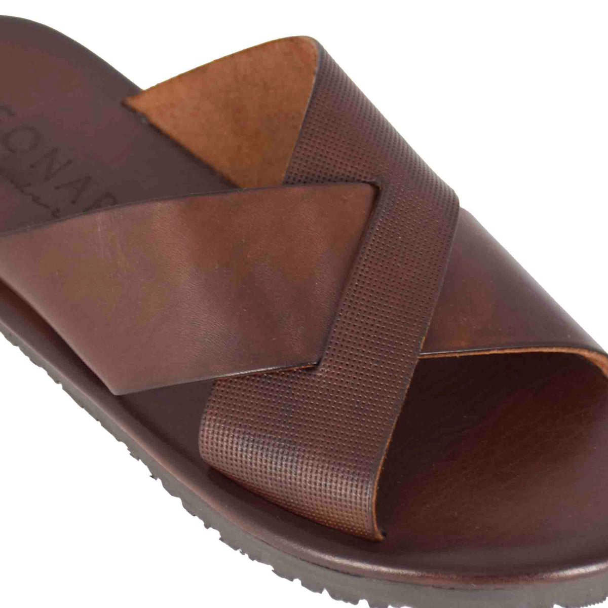 Sandalo slider con fasce incrociate da uomo in pelle colore marrone