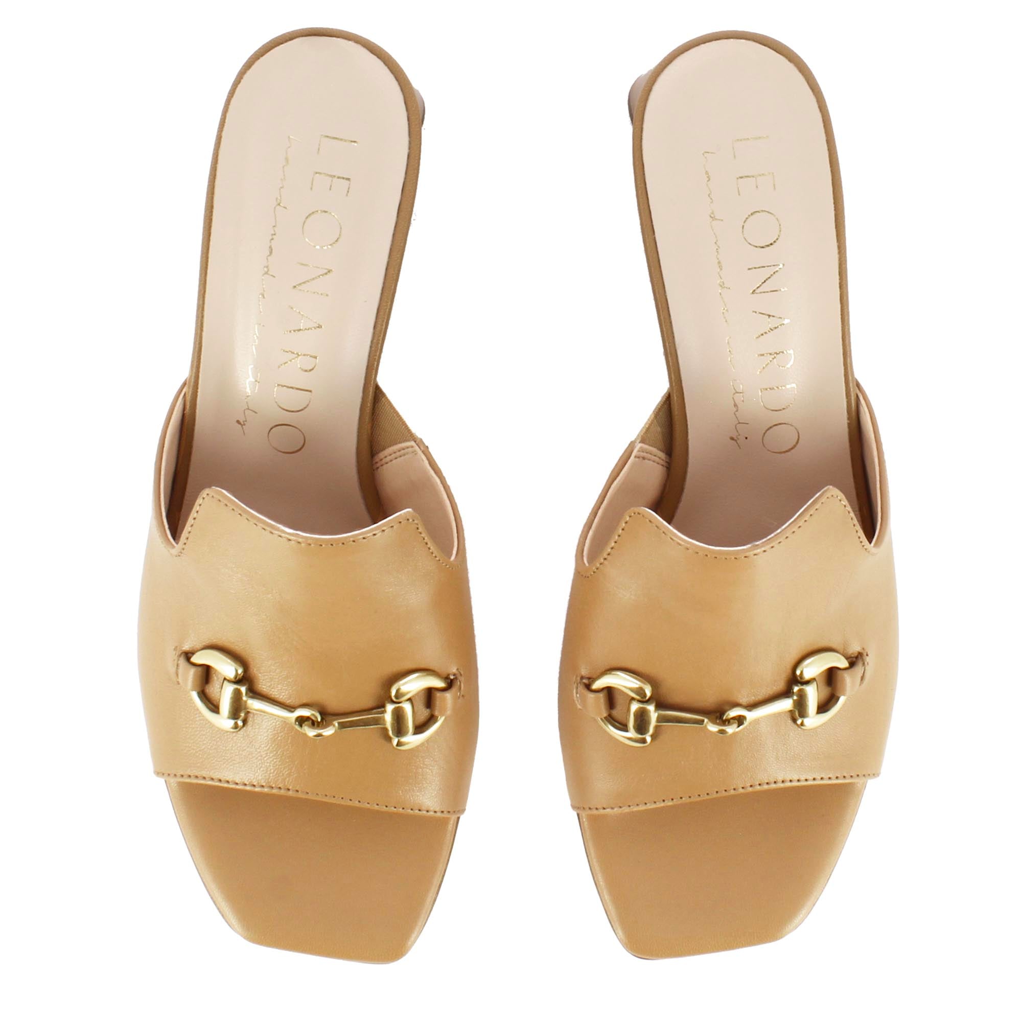 Sandalo slider da donna in pelle colore marrone chiaro con morsetto
