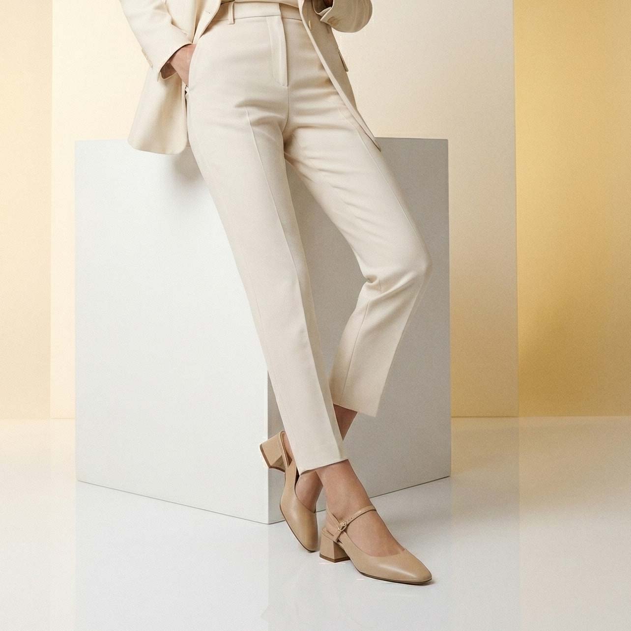 Women's Archita mid heel sandal in beige leather