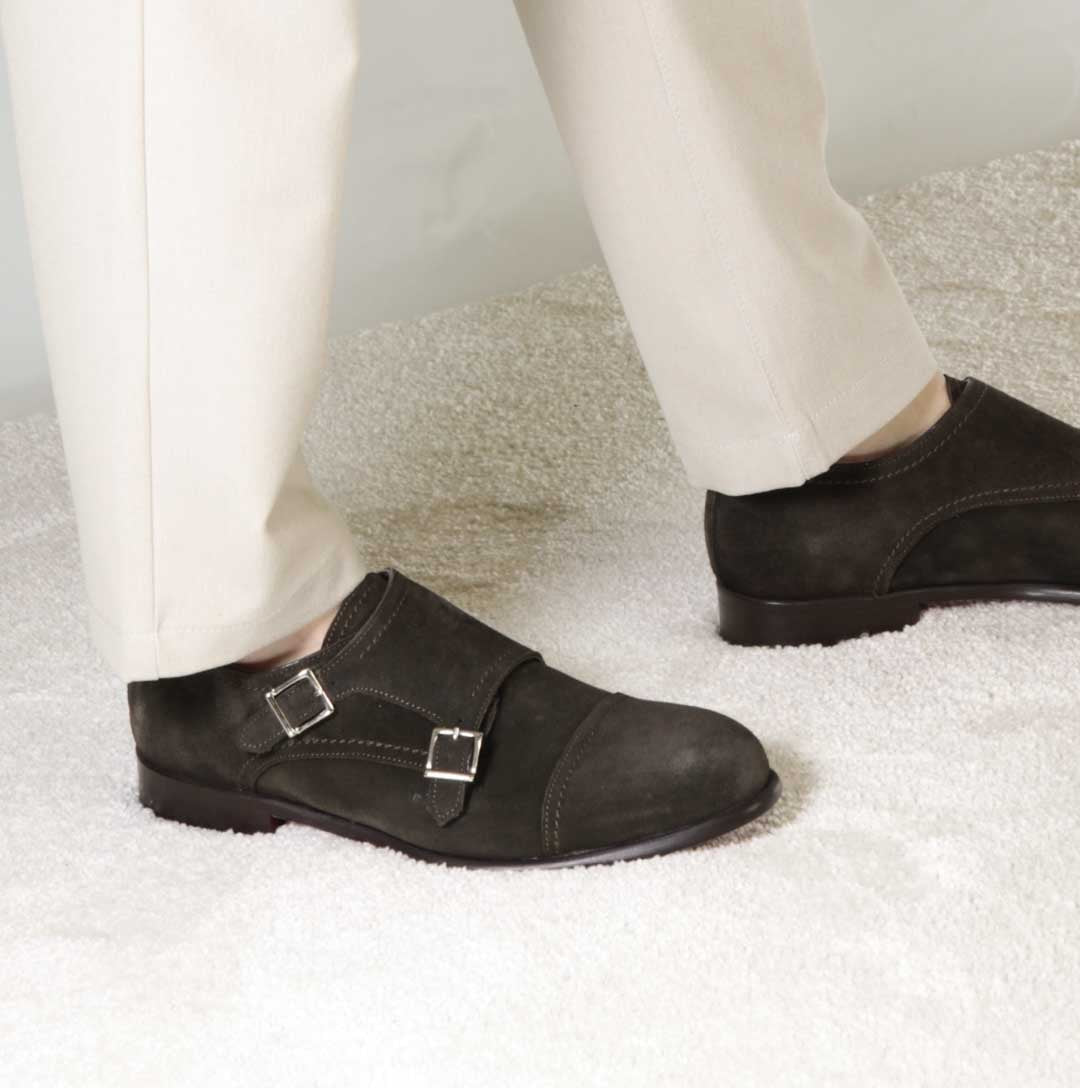 Men's double buckle shoe in dark brown suede