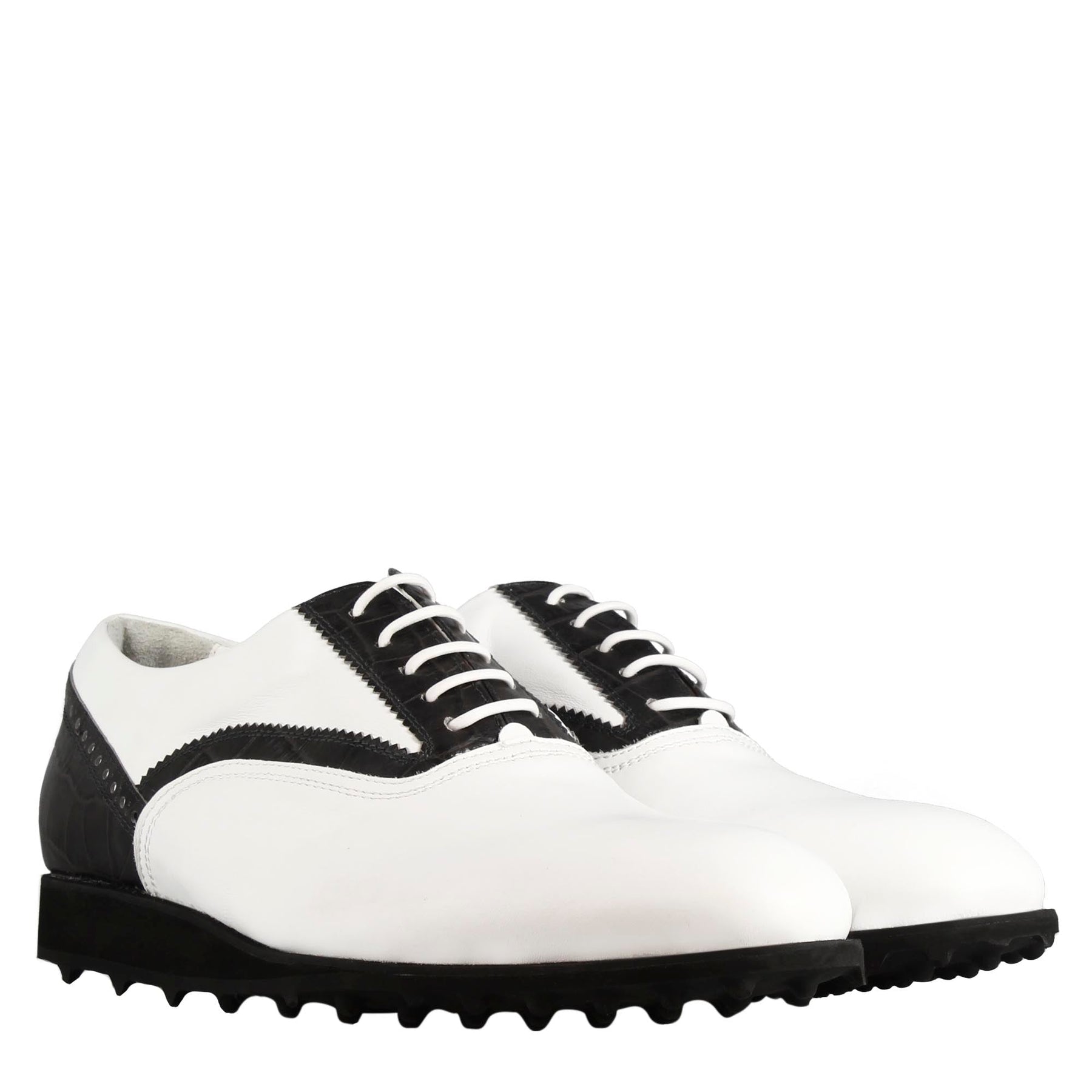 Chaussure de golf pour homme faite à la main en cuir blanc avec détails noirs