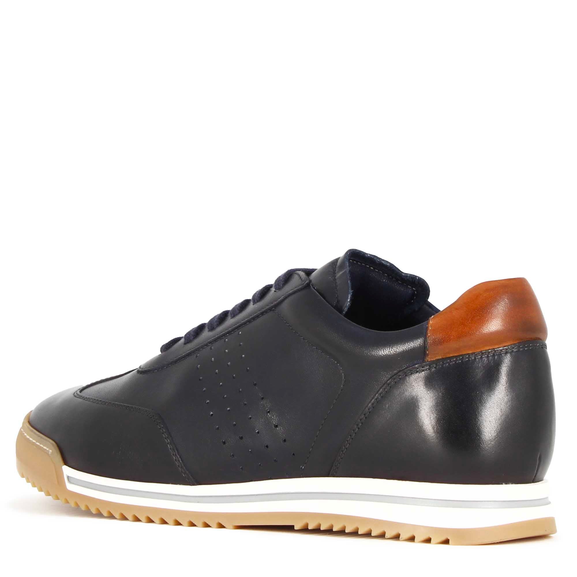 Lässiger blauer ledertrainer für männer
