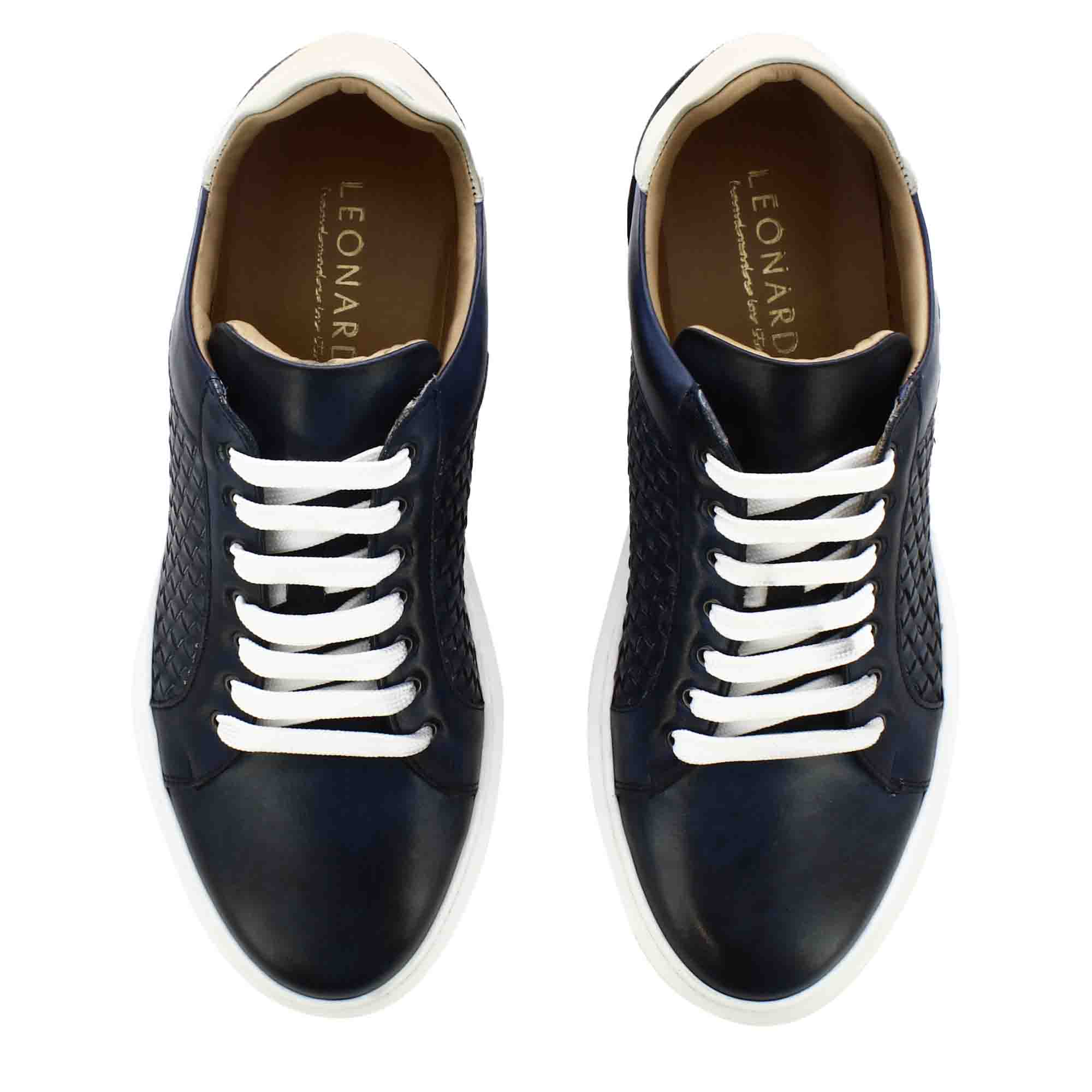 Chaussure décontractée pour homme en cuir tressé coloris bleu