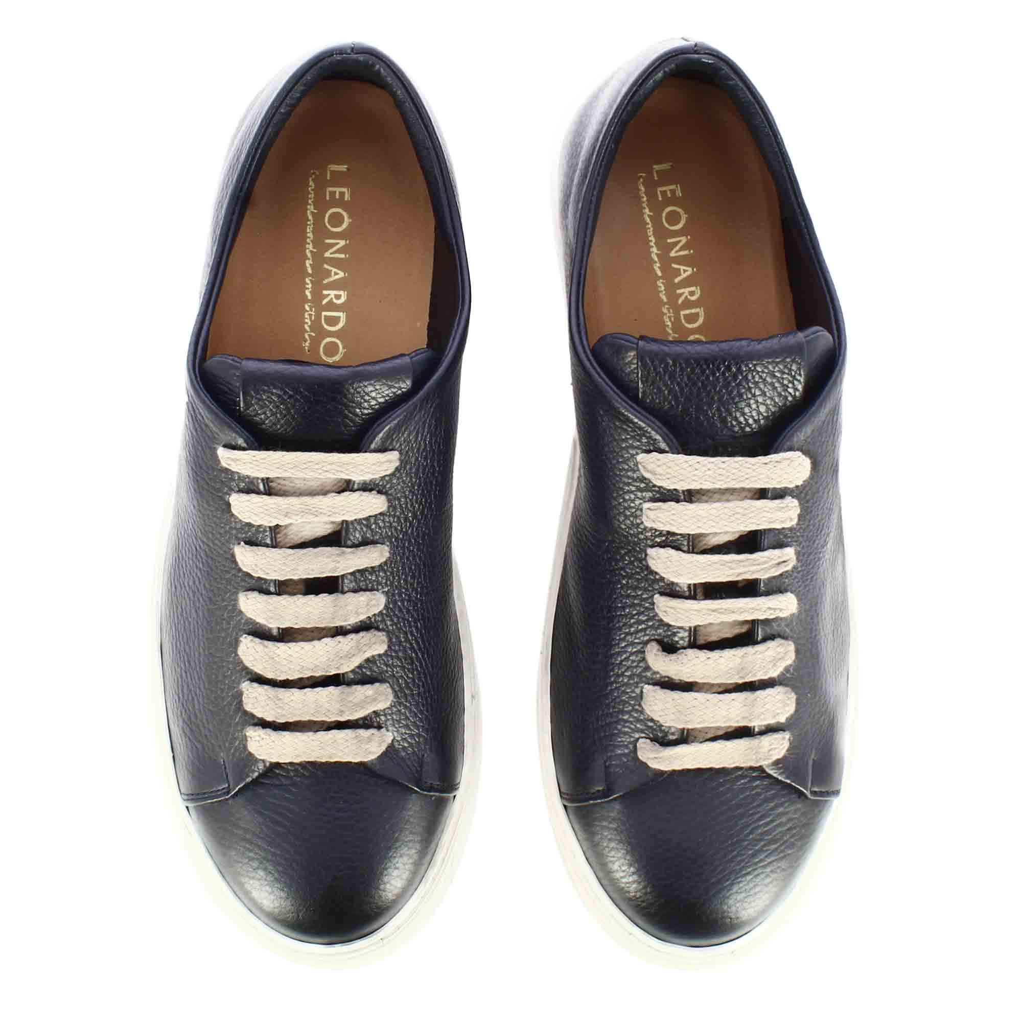 Sneaker classique pour hommes en cuir bleu