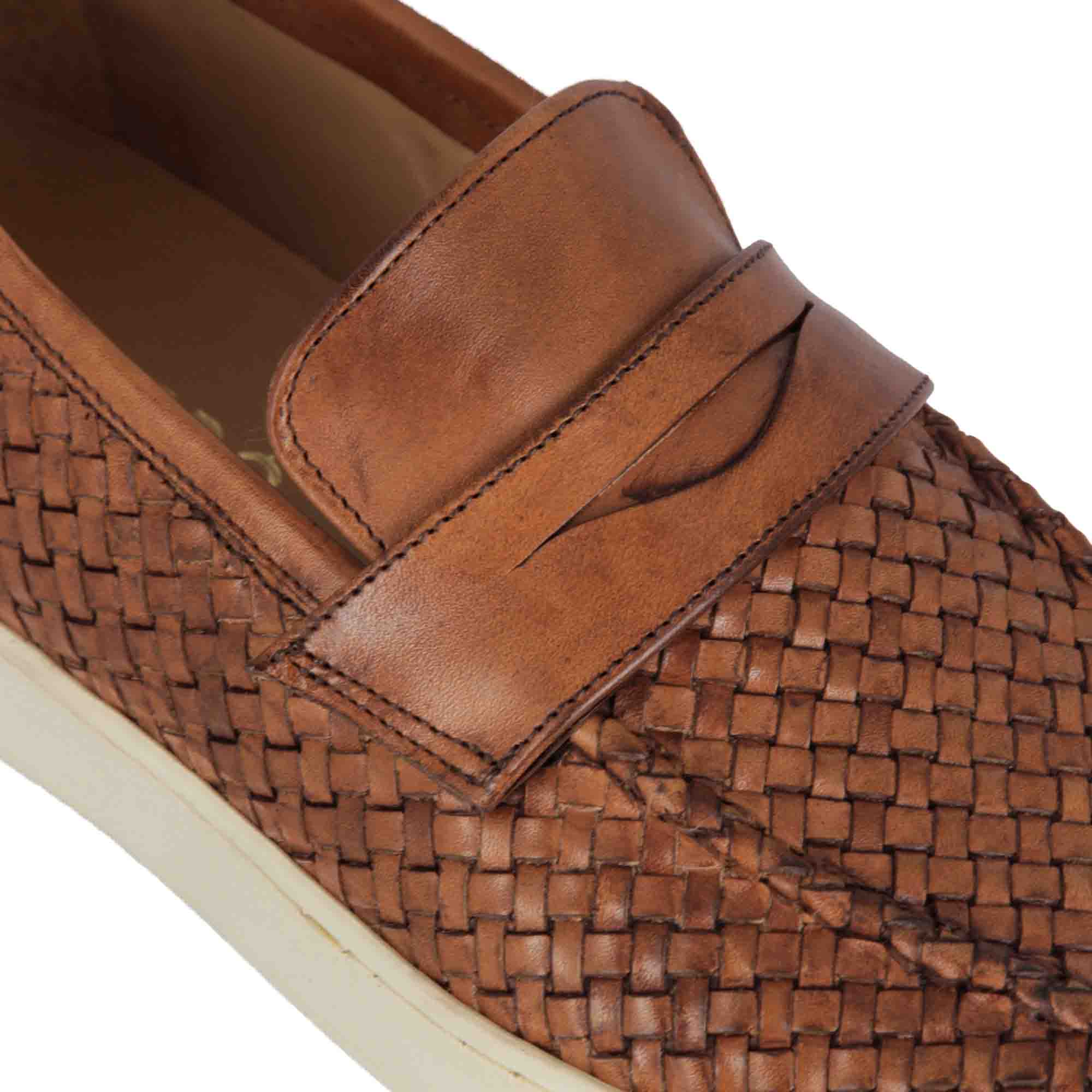 Handmade men's sneaker made of woven leather brown color