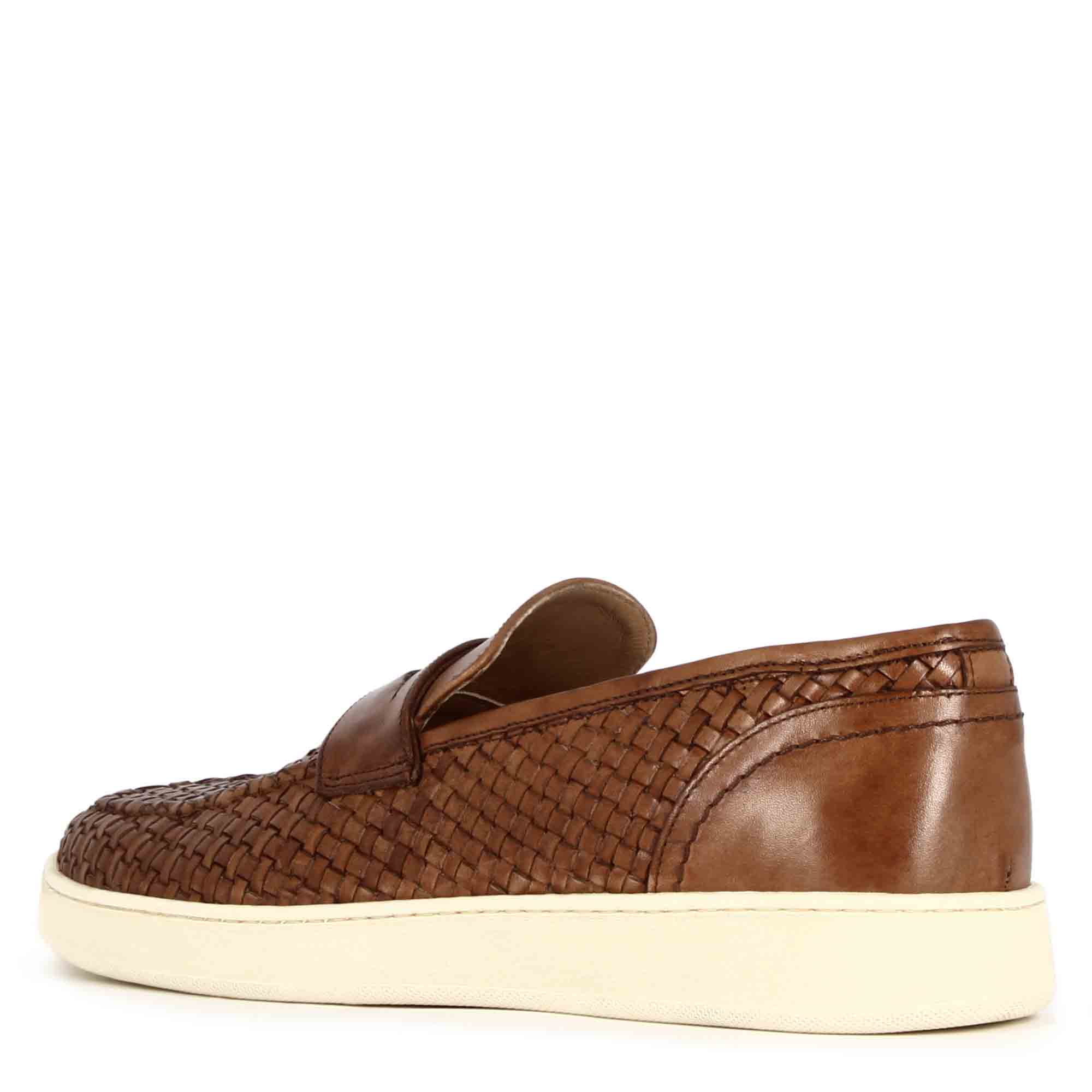 Handmade men's sneaker made of woven leather brown color