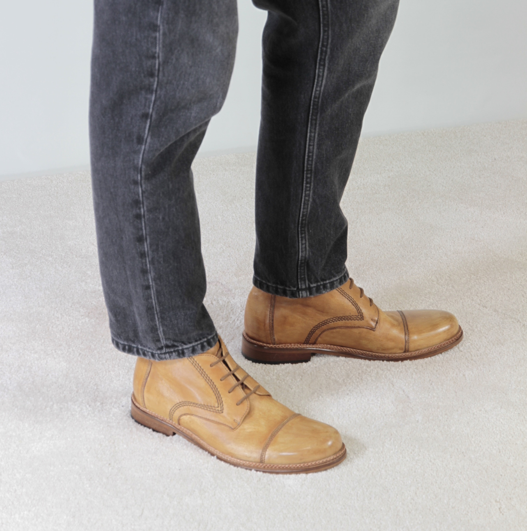 Men's lace-up ankle boots in beige leather