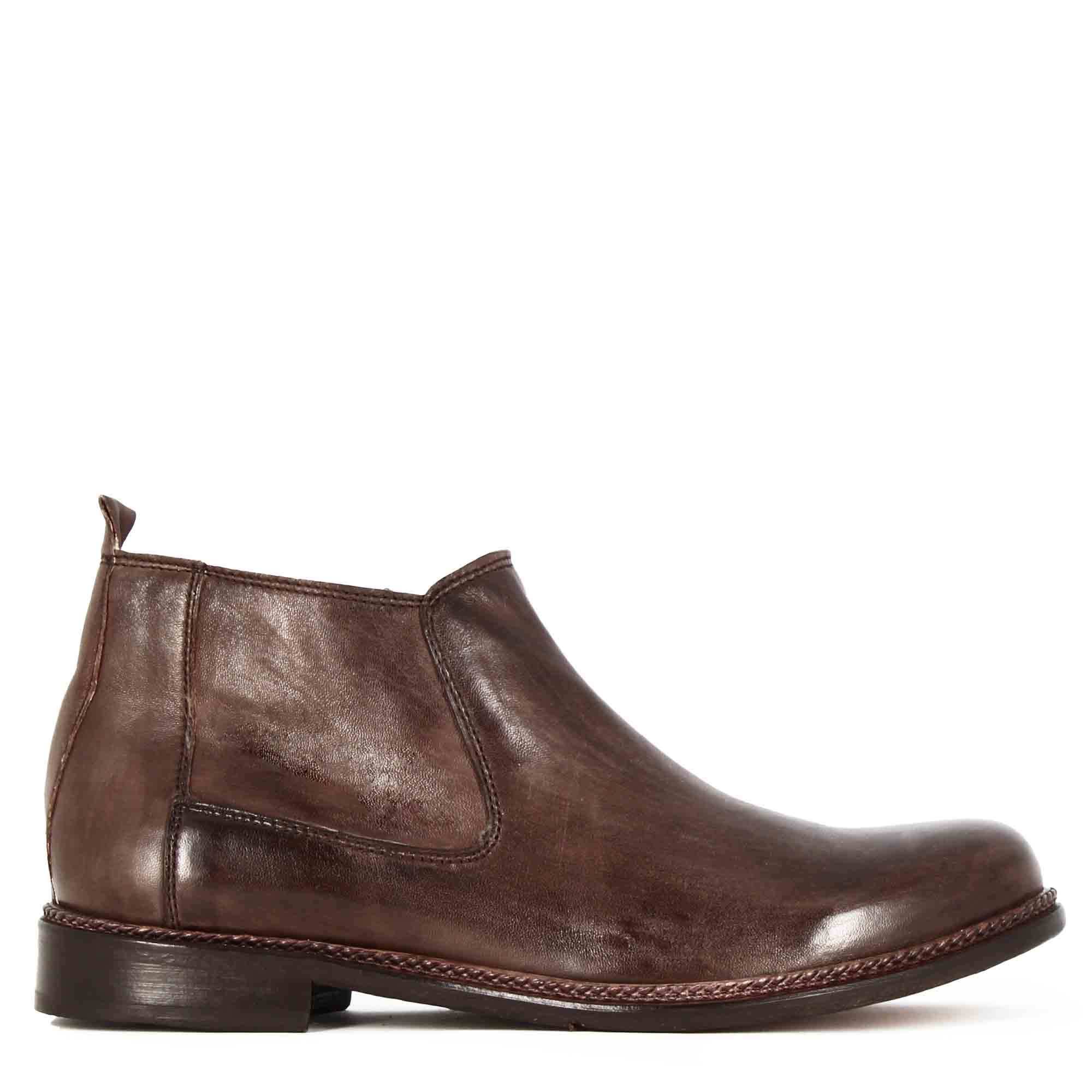 Herrenstiefel aus klassischem handgefertigtem dunkelbraunem leder