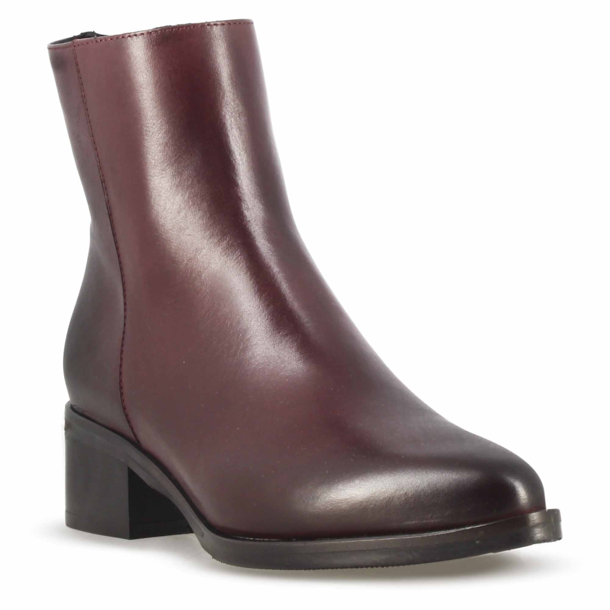 Stivaletto a punta da donna, in pelle colore bordeaux fatto a mano