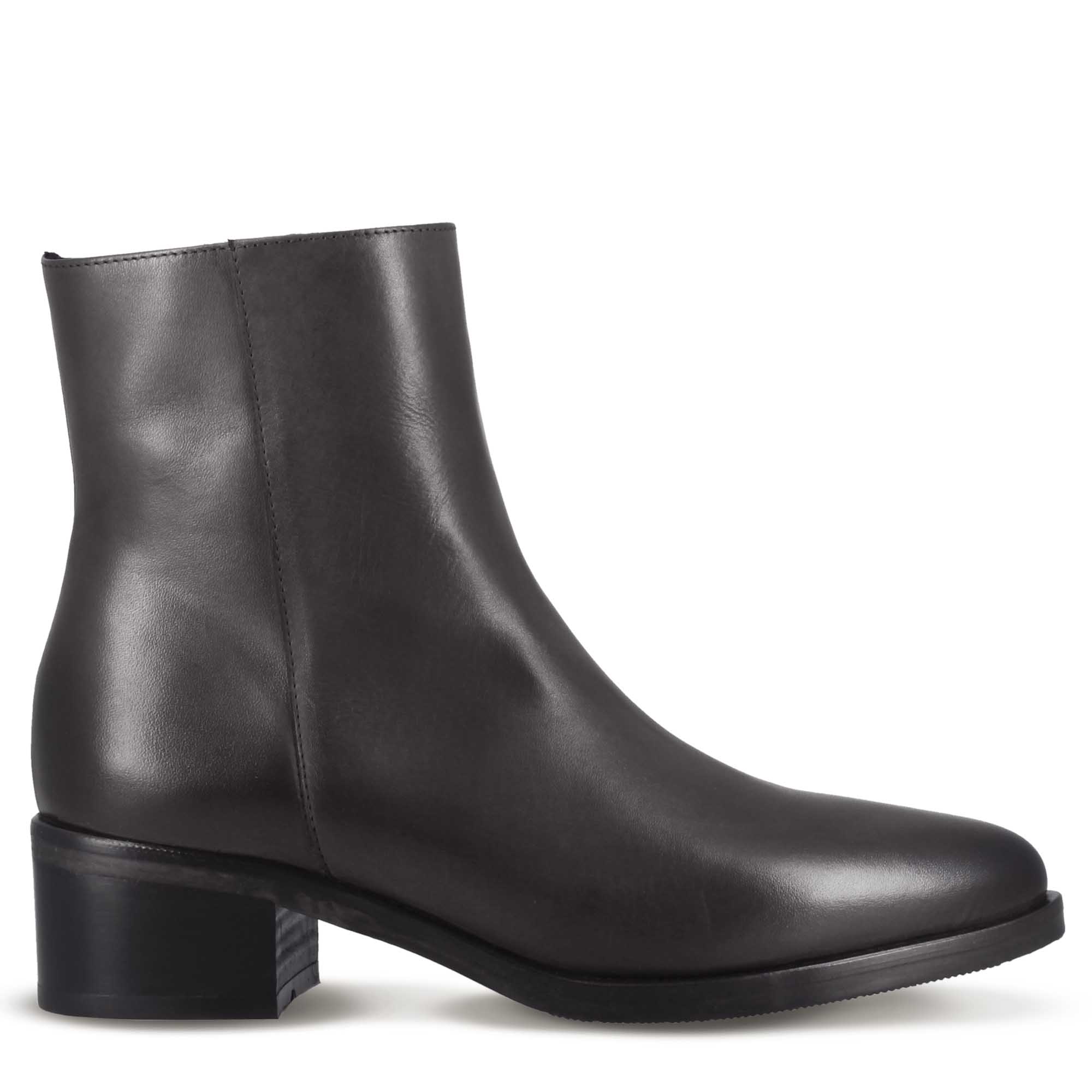 Stivaletto a punta da donna, in pelle colore nero fatto a mano