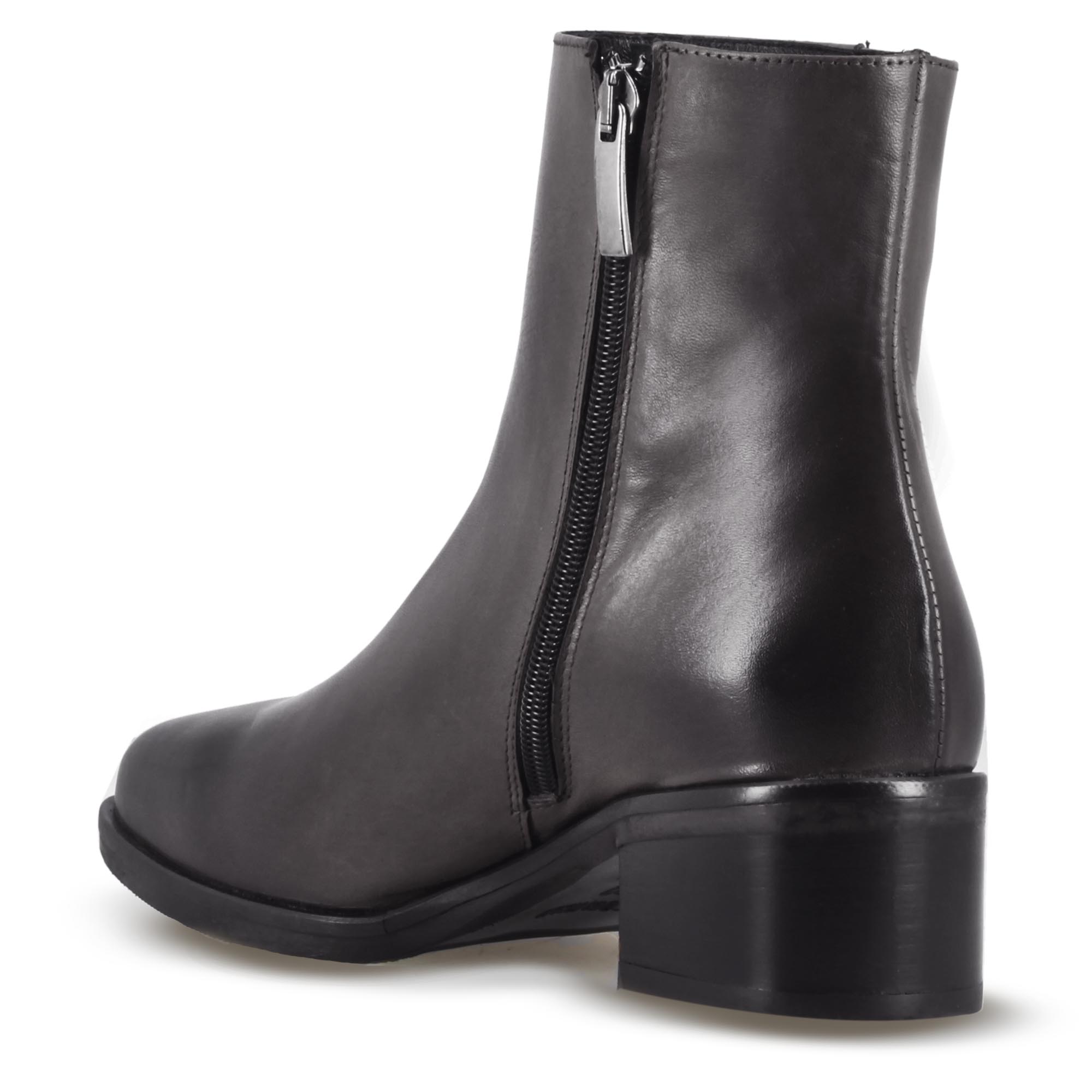 Stivaletto a punta da donna, in pelle colore nero fatto a mano