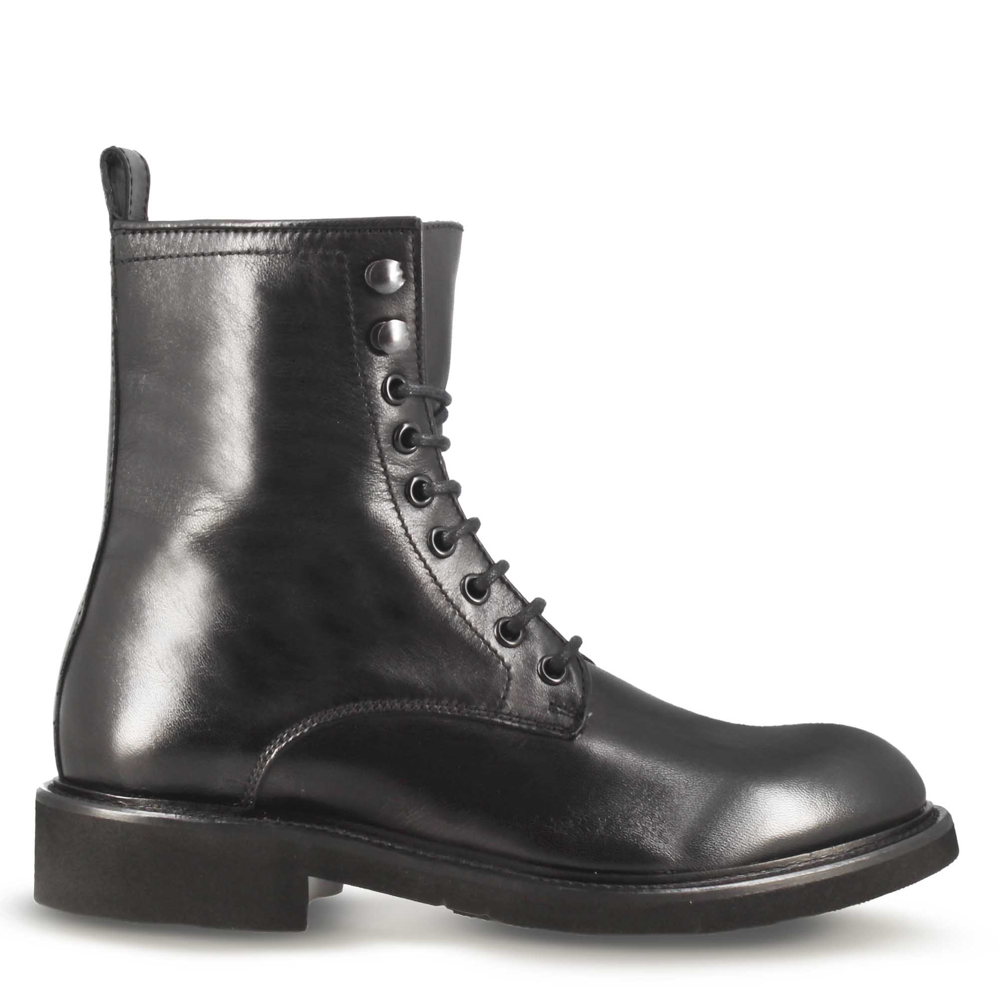 Stivaletto anfibio da donna in vera pelle colore nero fatto a mano
