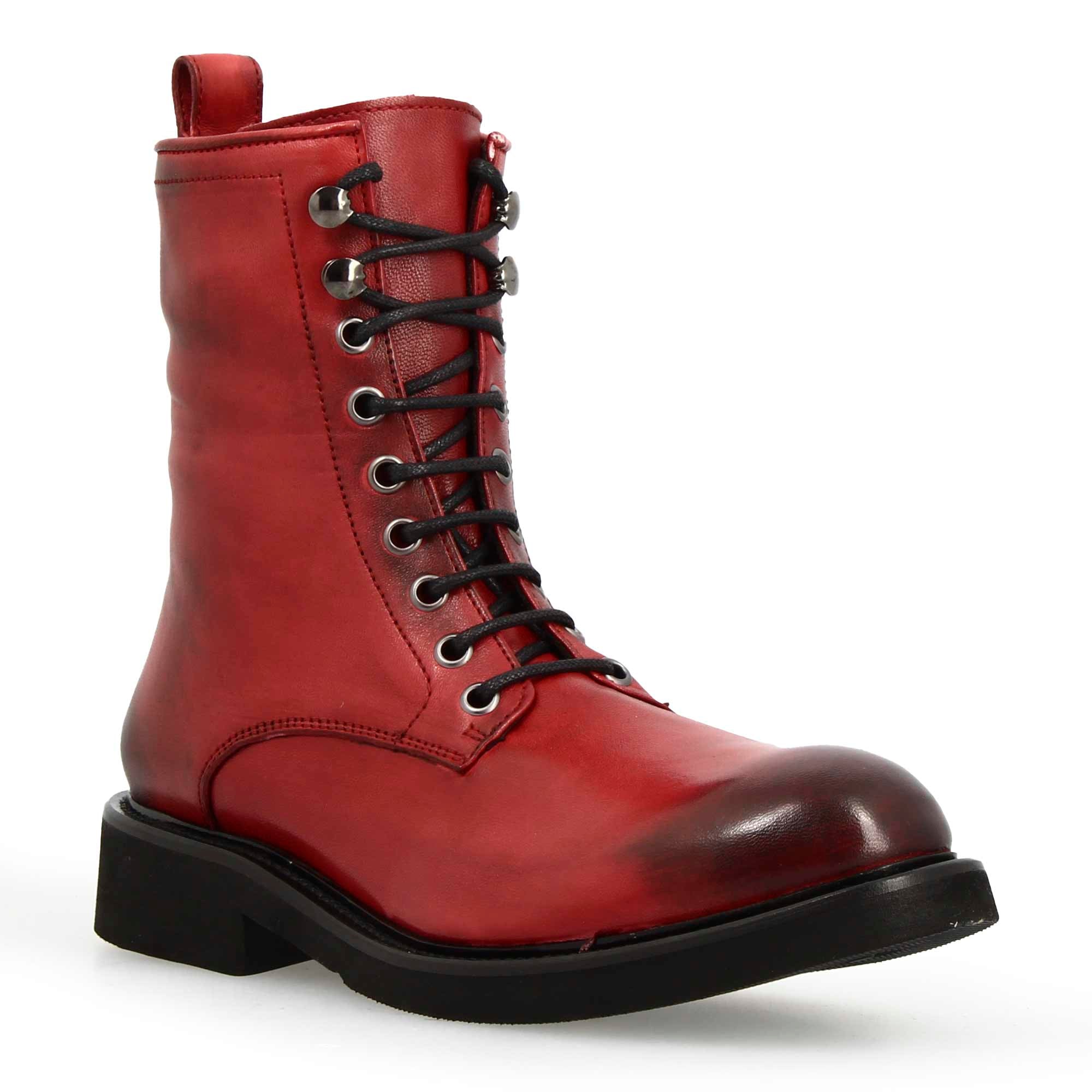 Stivaletto anfibio da donna in pelle colore rosso