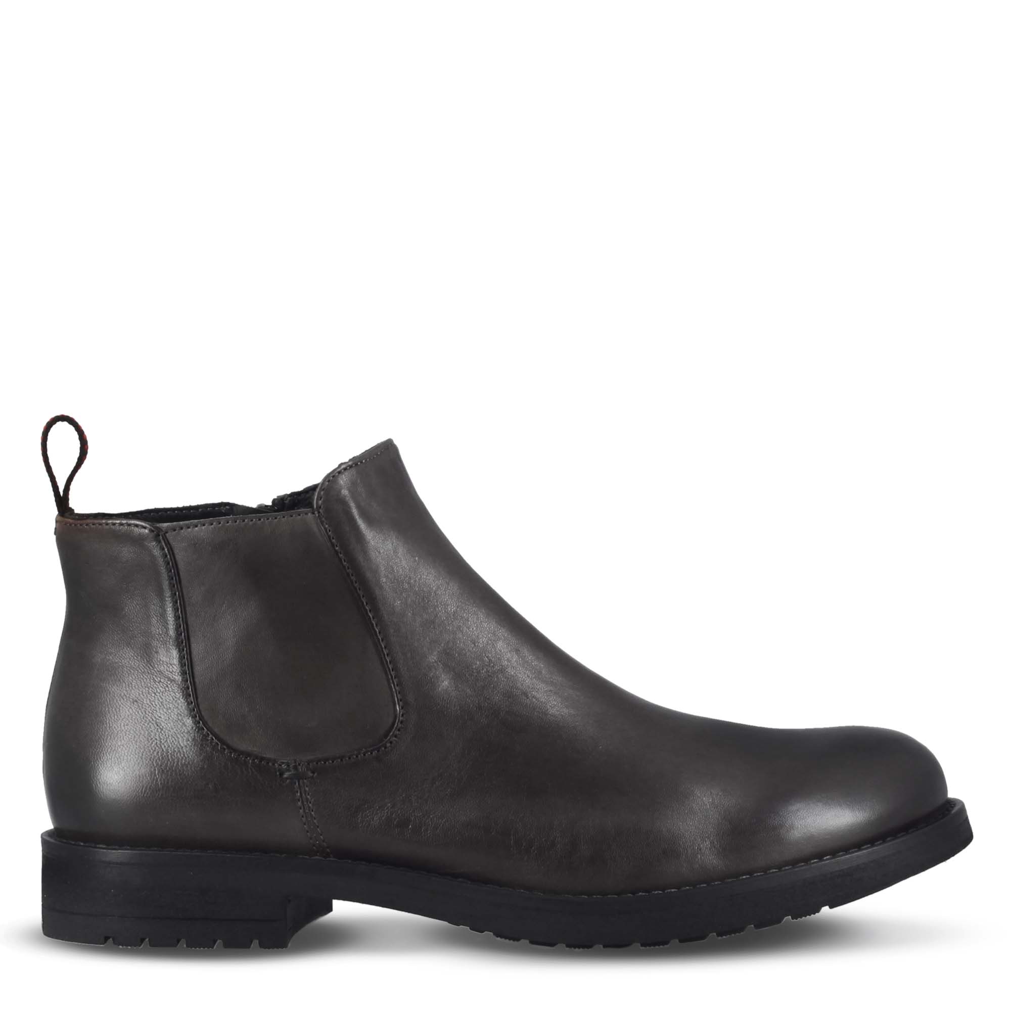 Men's ankle boot in black leather and rubber sole
