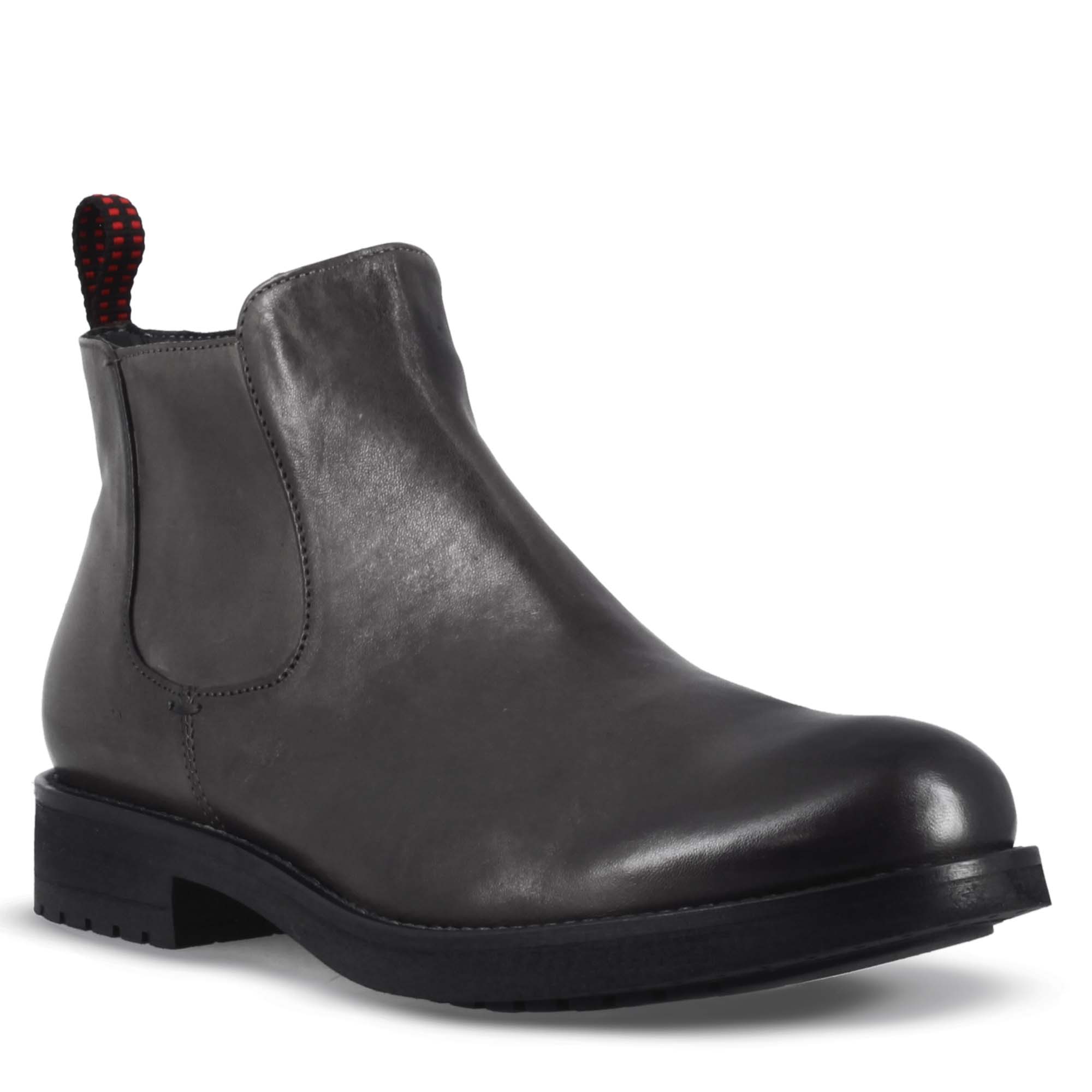 Men's ankle boot in black leather and rubber sole